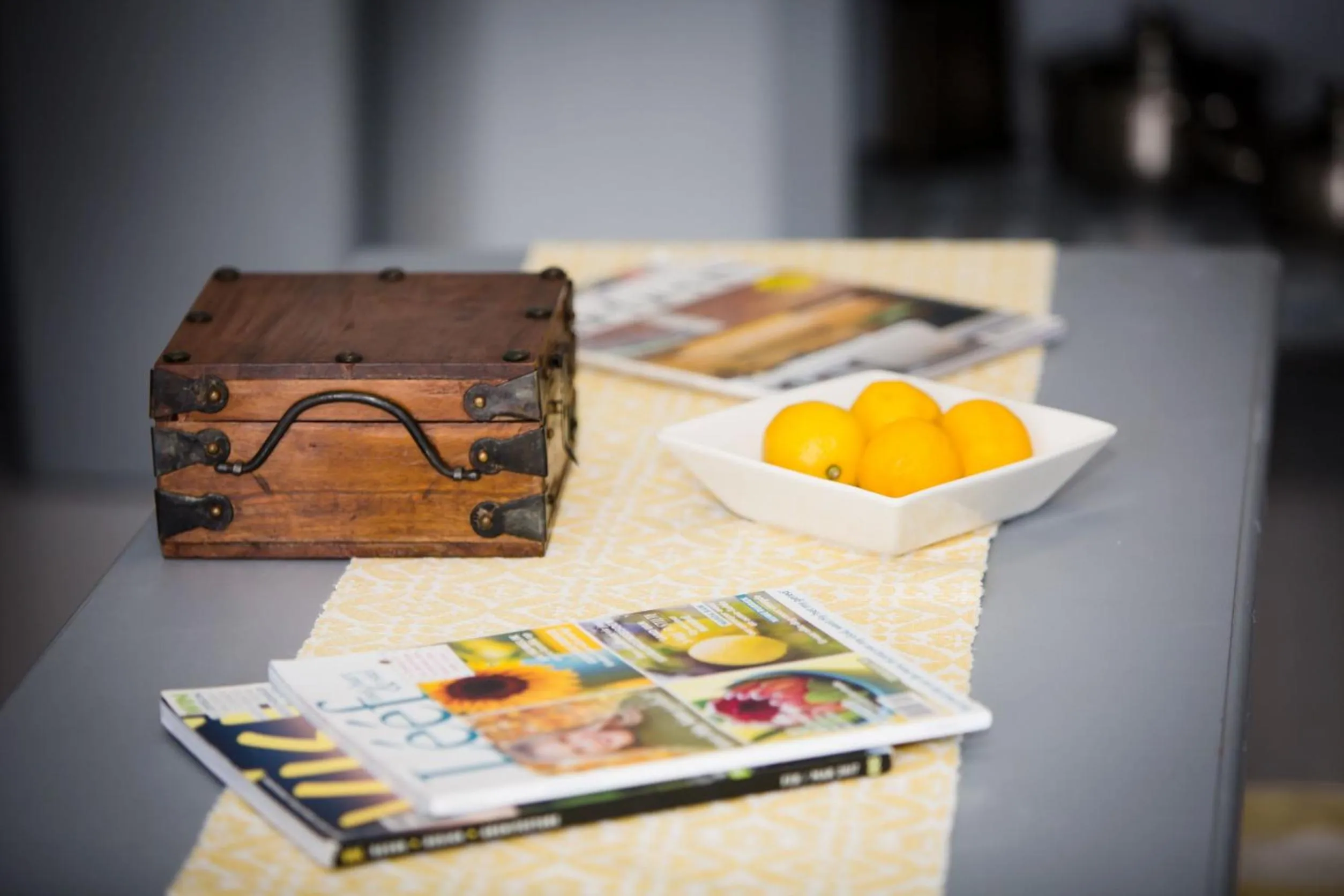 Lounge or bar in Three Feathers Cottages