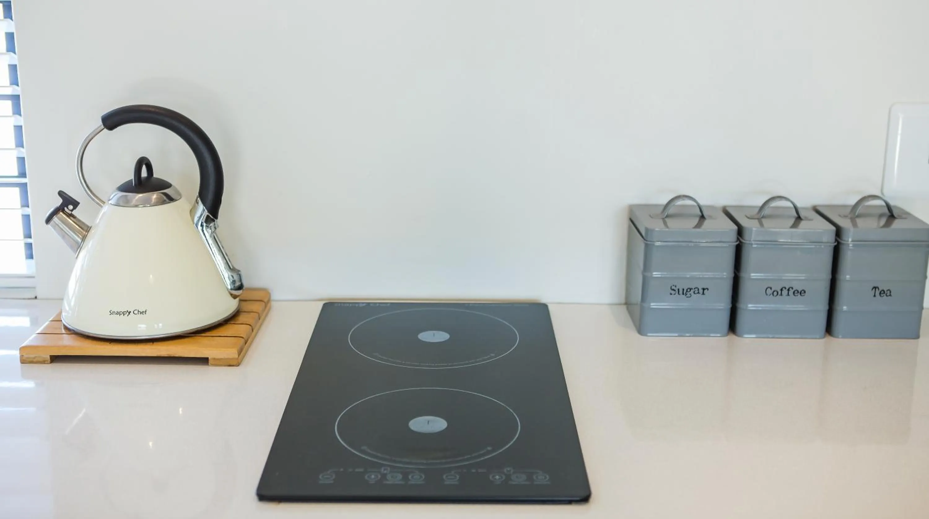 Kitchen or kitchenette in Three Feathers Cottages