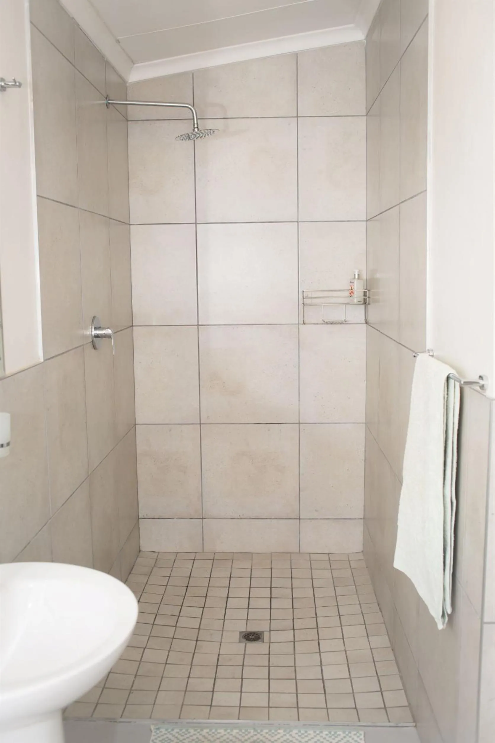 Shower in Three Feathers Cottages