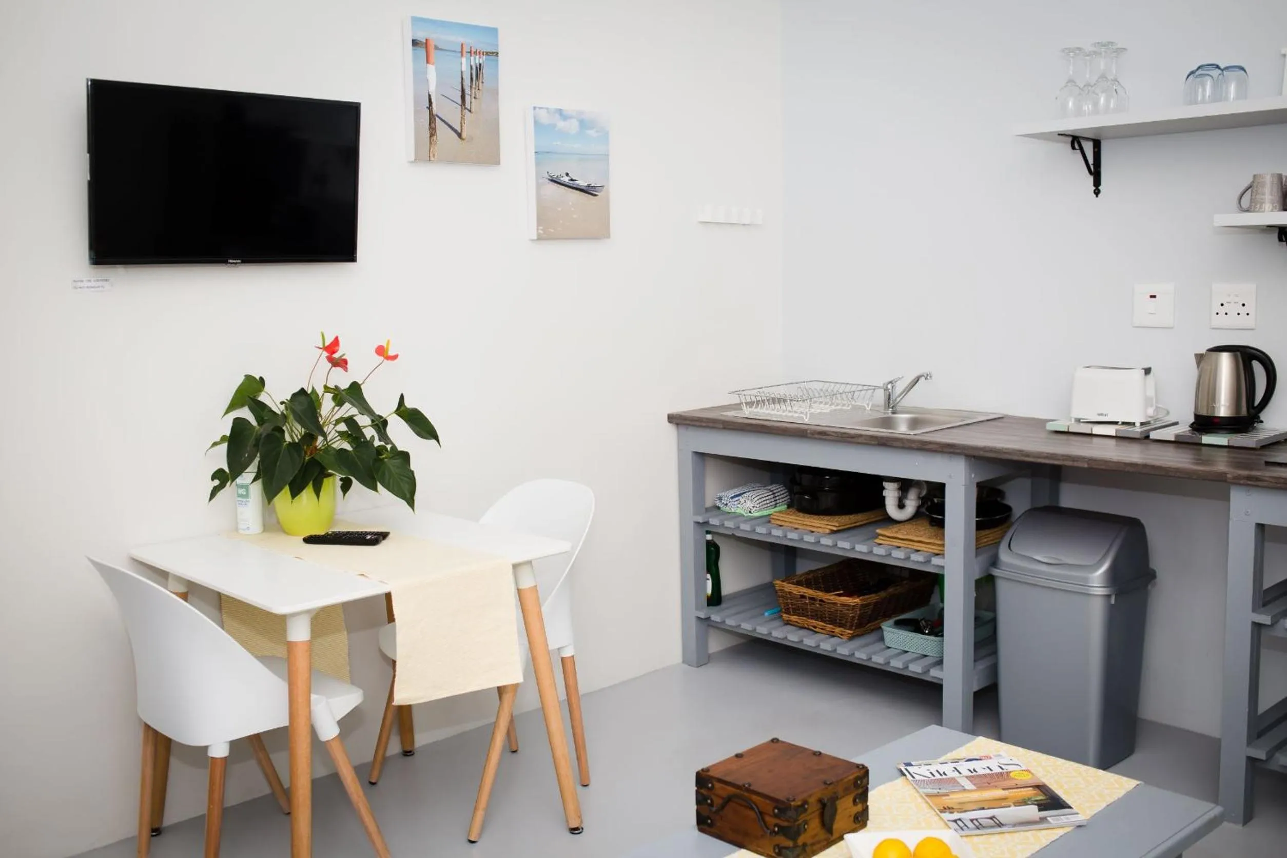 TV and multimedia in Three Feathers Cottages