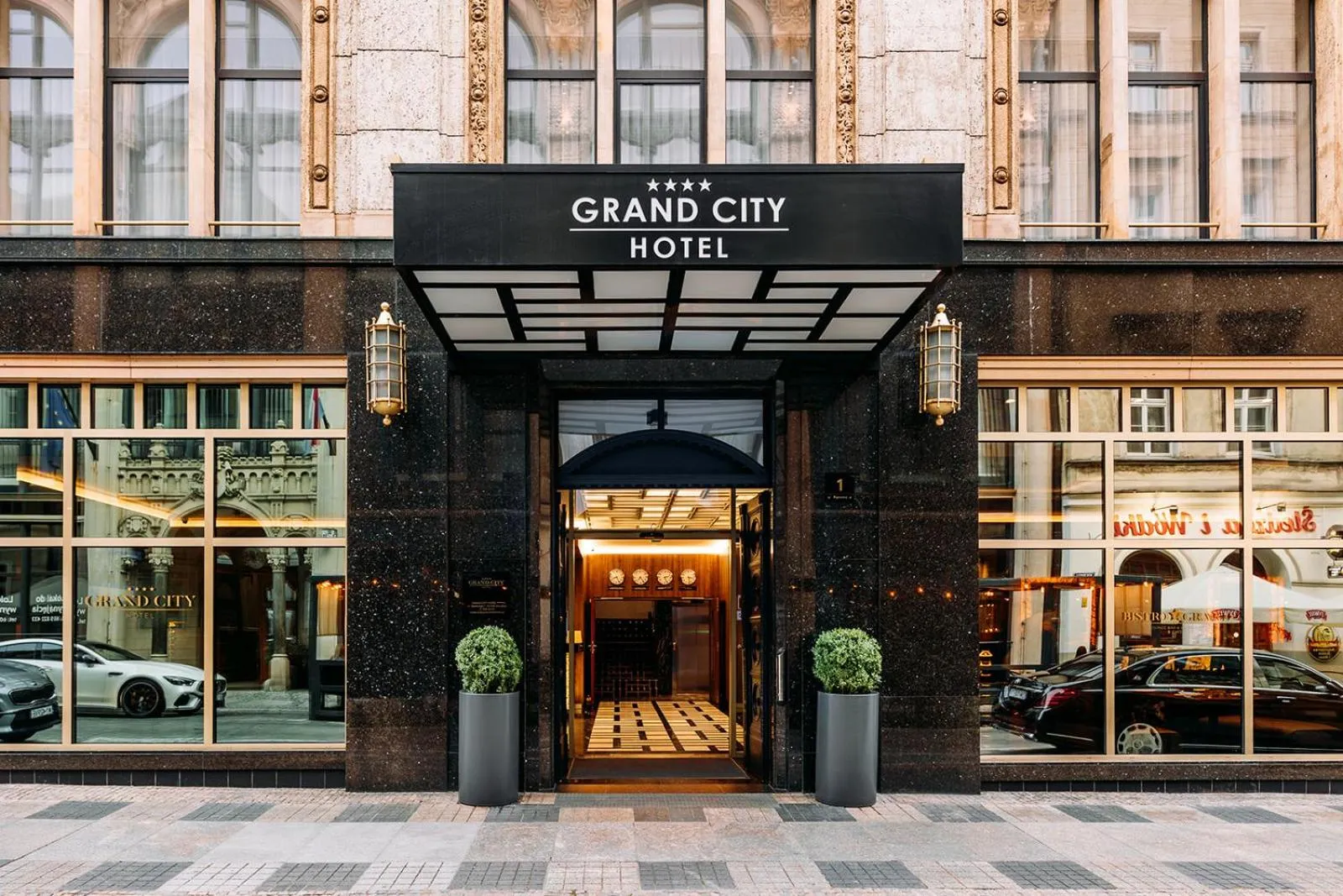 Facade/entrance in Hotel Grand City Wrocław