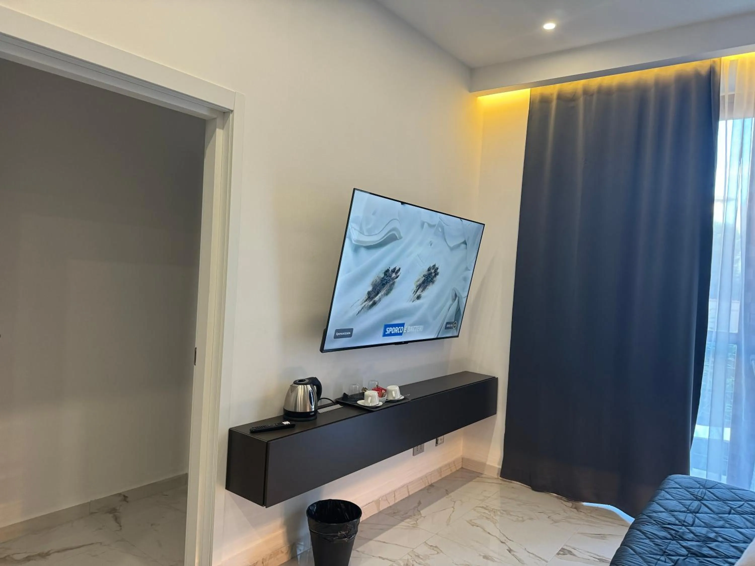 Communal lounge/ TV room in Relais Stibbert Florence