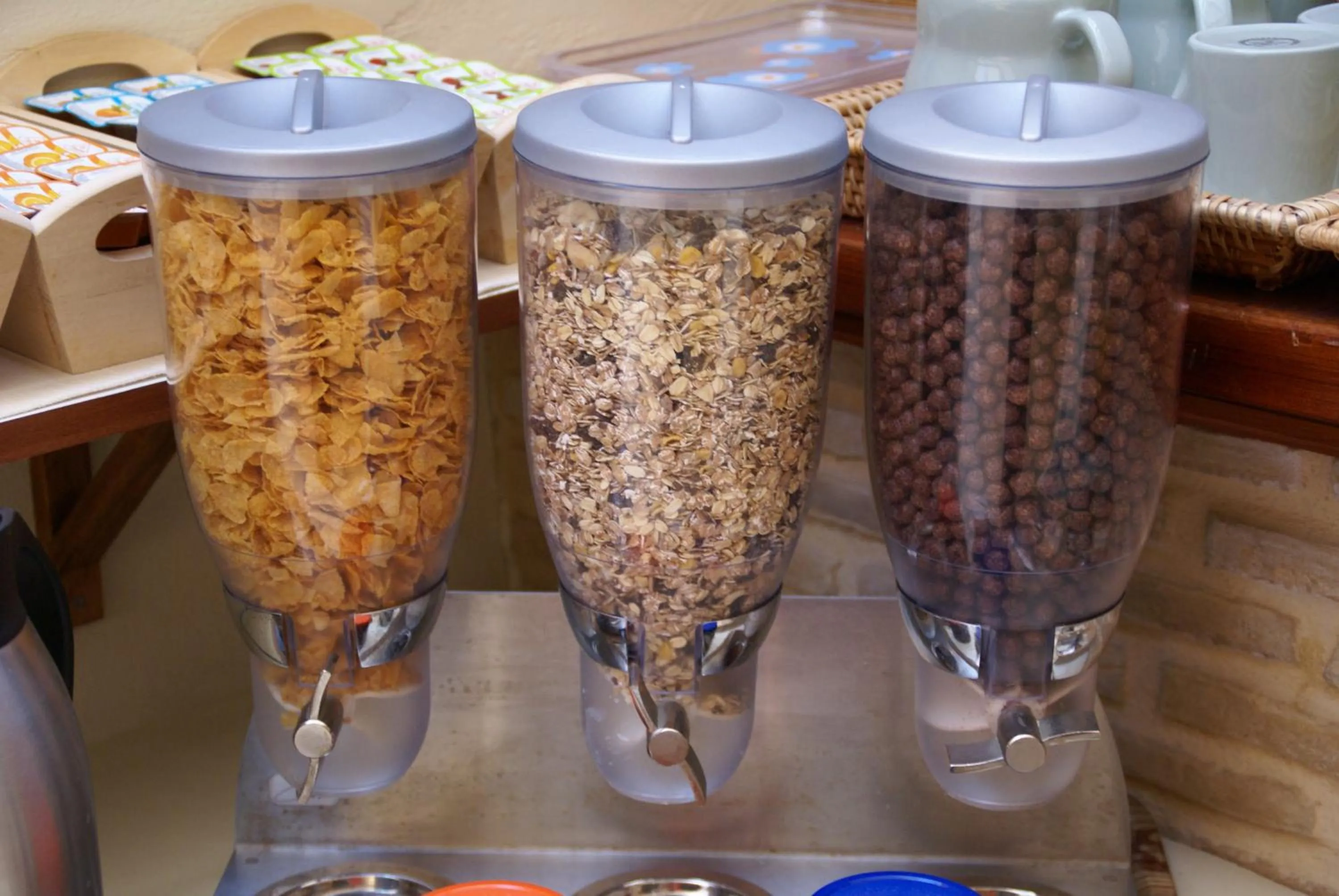 Restaurant/places to eat in Yria Hotel