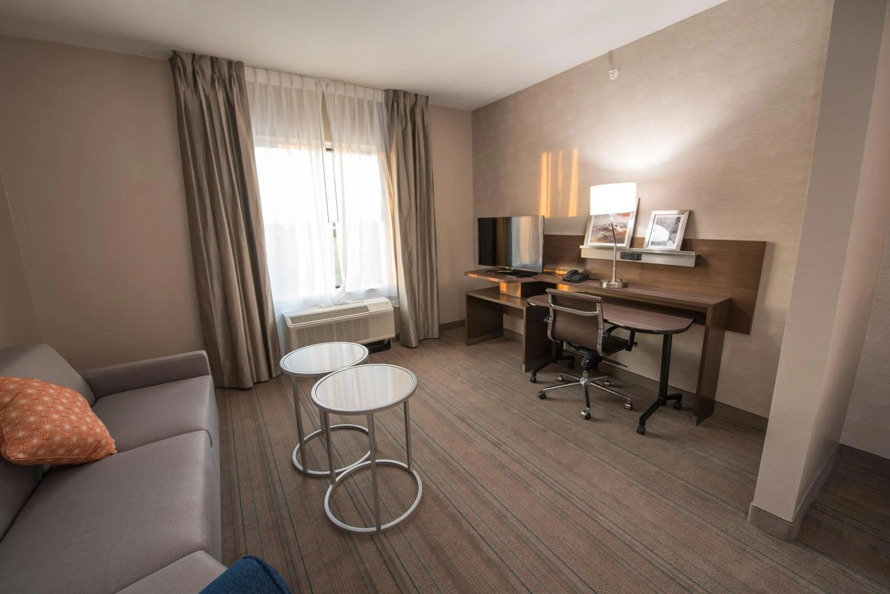 TV and multimedia in Fairfield Inn & Suites by Marriott Huntsville