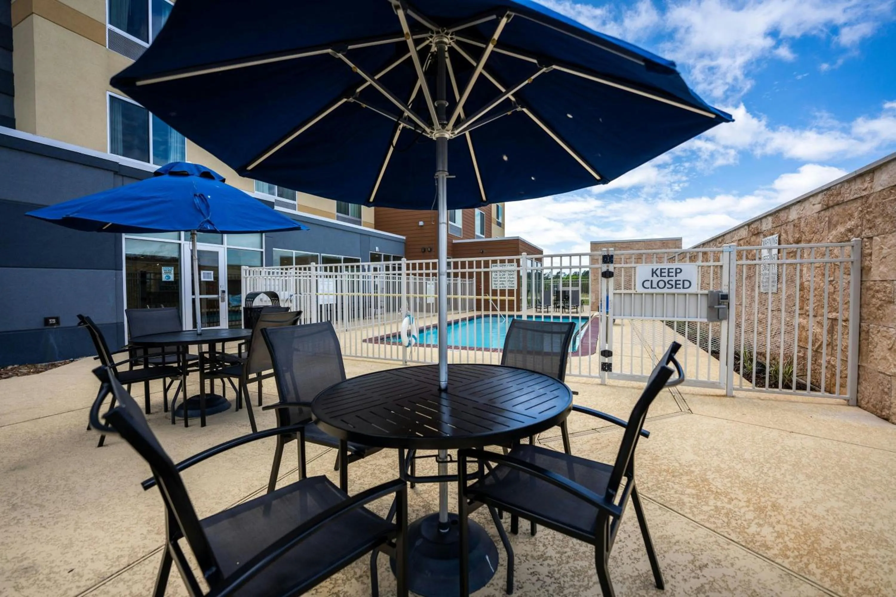 Swimming pool in Fairfield Inn & Suites by Marriott Huntsville