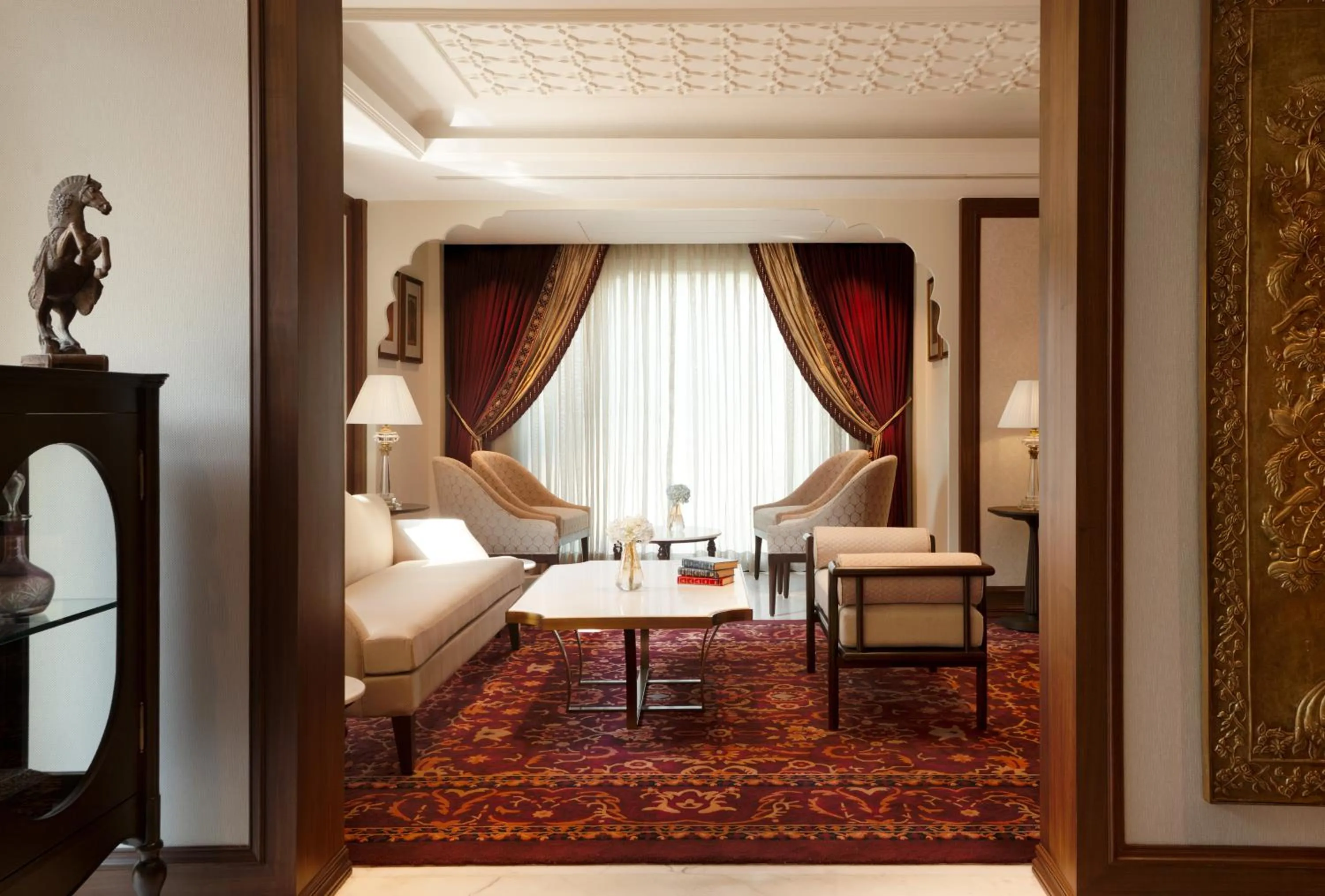 Lounge or bar in The Leela Palace Jaipur