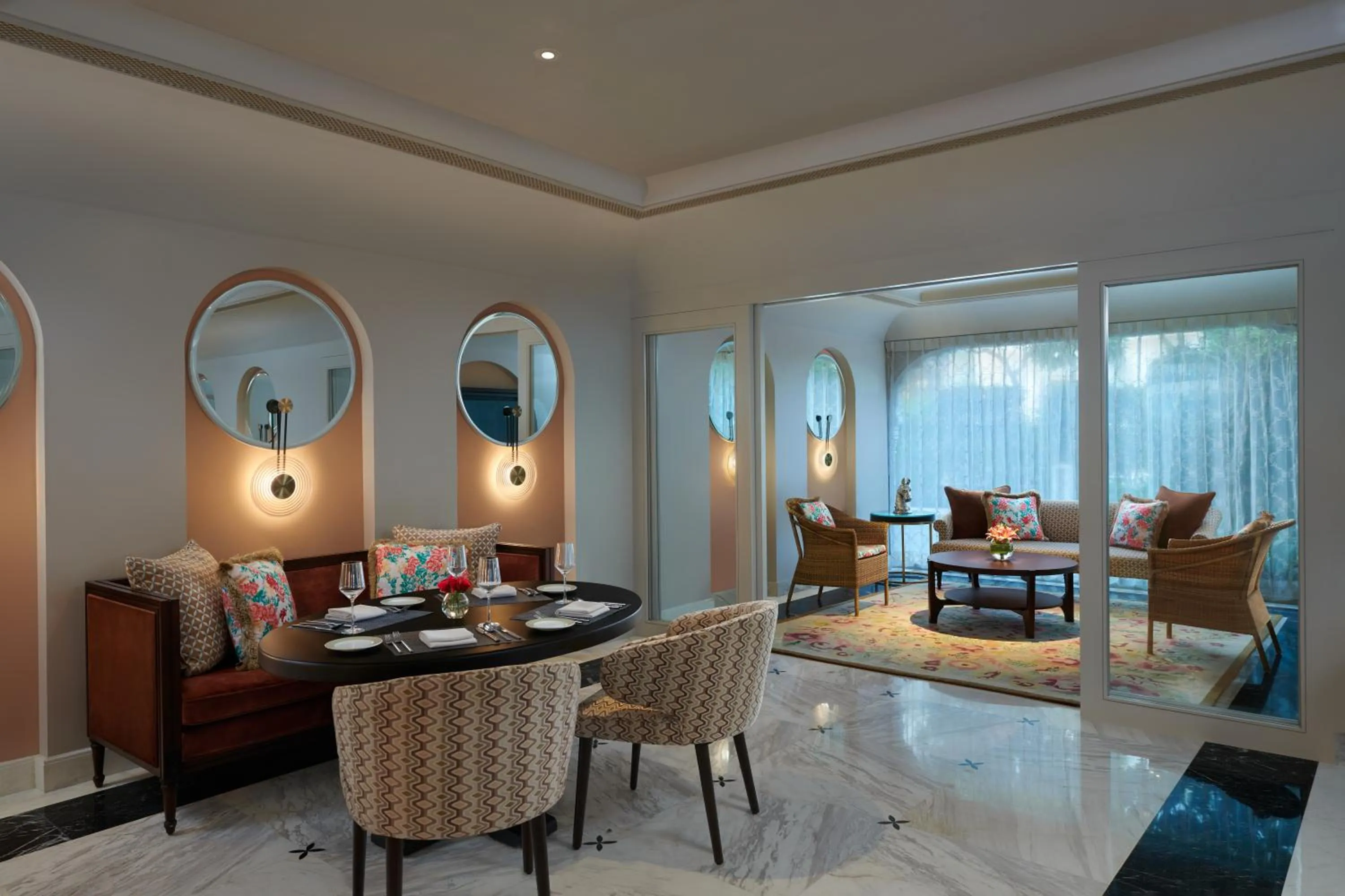 Restaurant/places to eat in The Leela Palace Jaipur