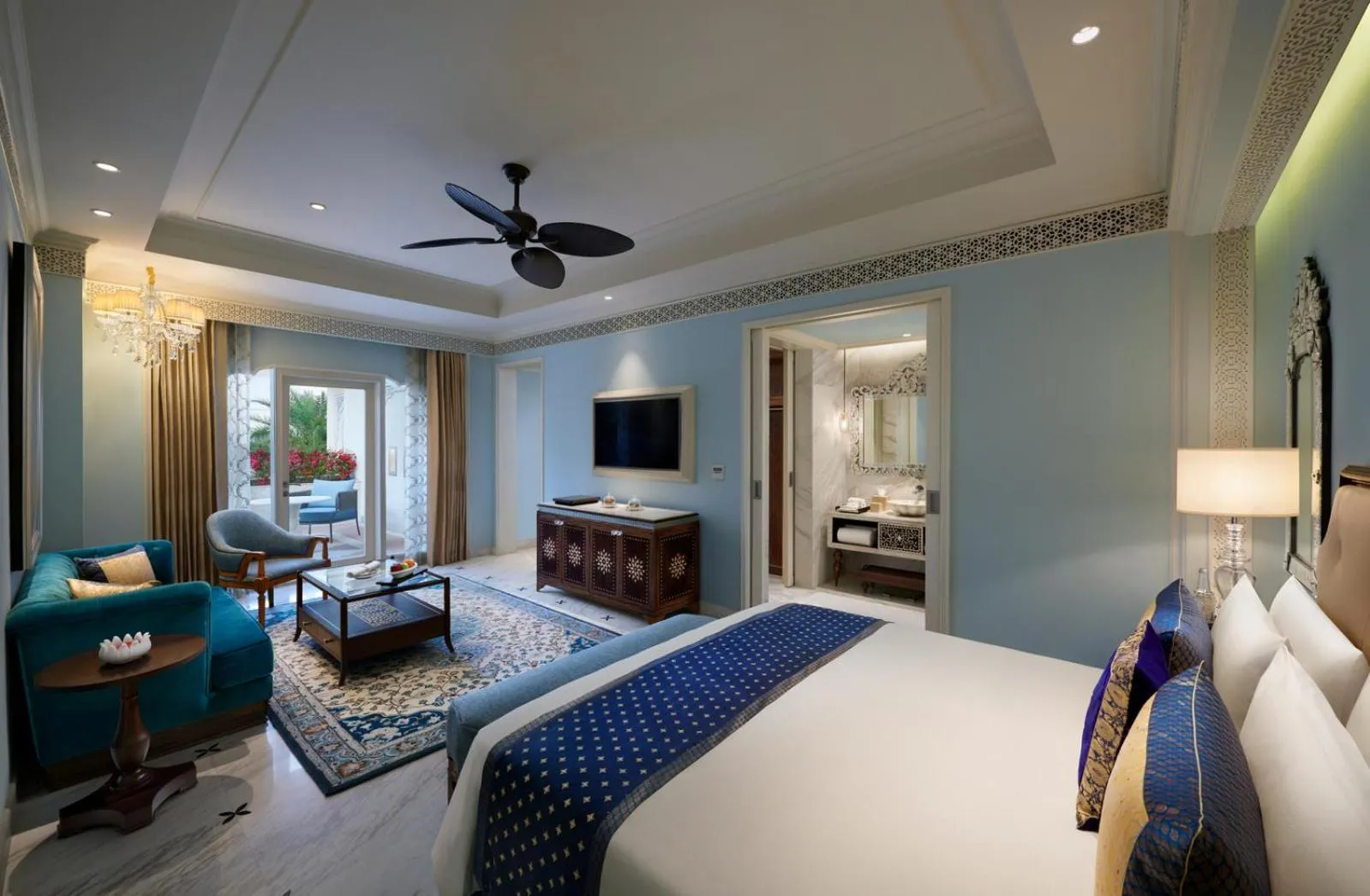 Shower, Bed in The Leela Palace Jaipur