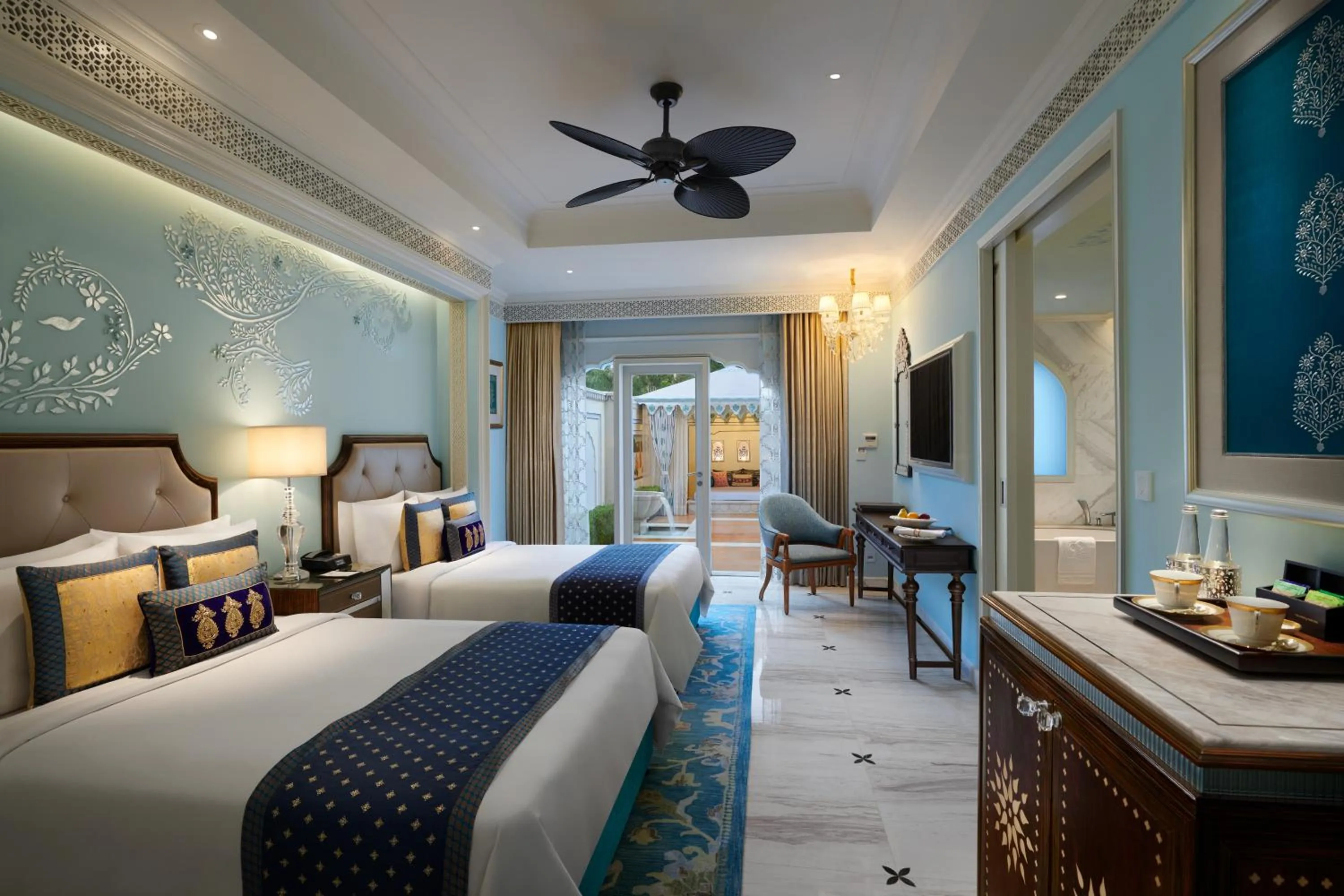 Photo of the whole room, Bed in The Leela Palace Jaipur