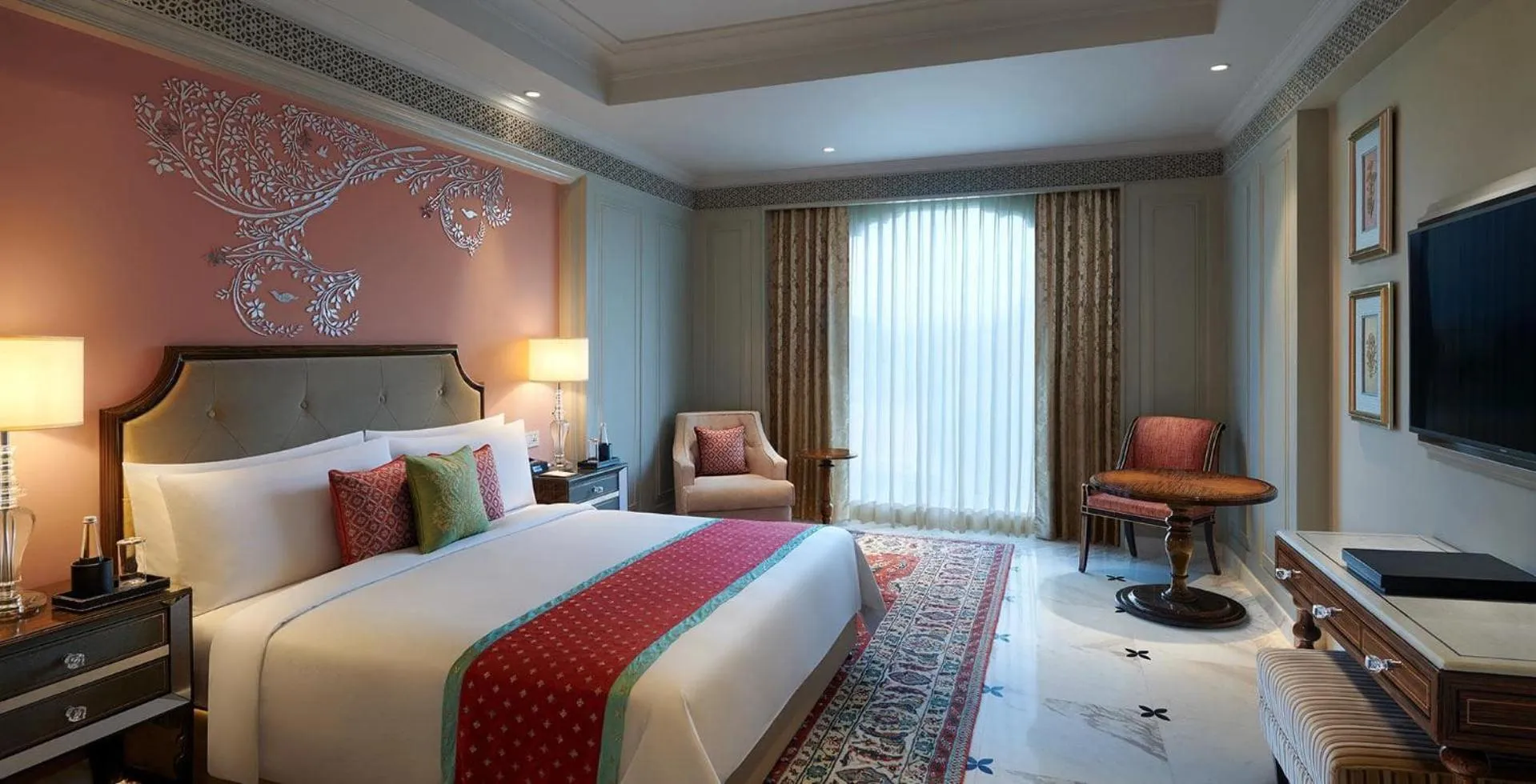 Photo of the whole room, Bed in The Leela Palace Jaipur