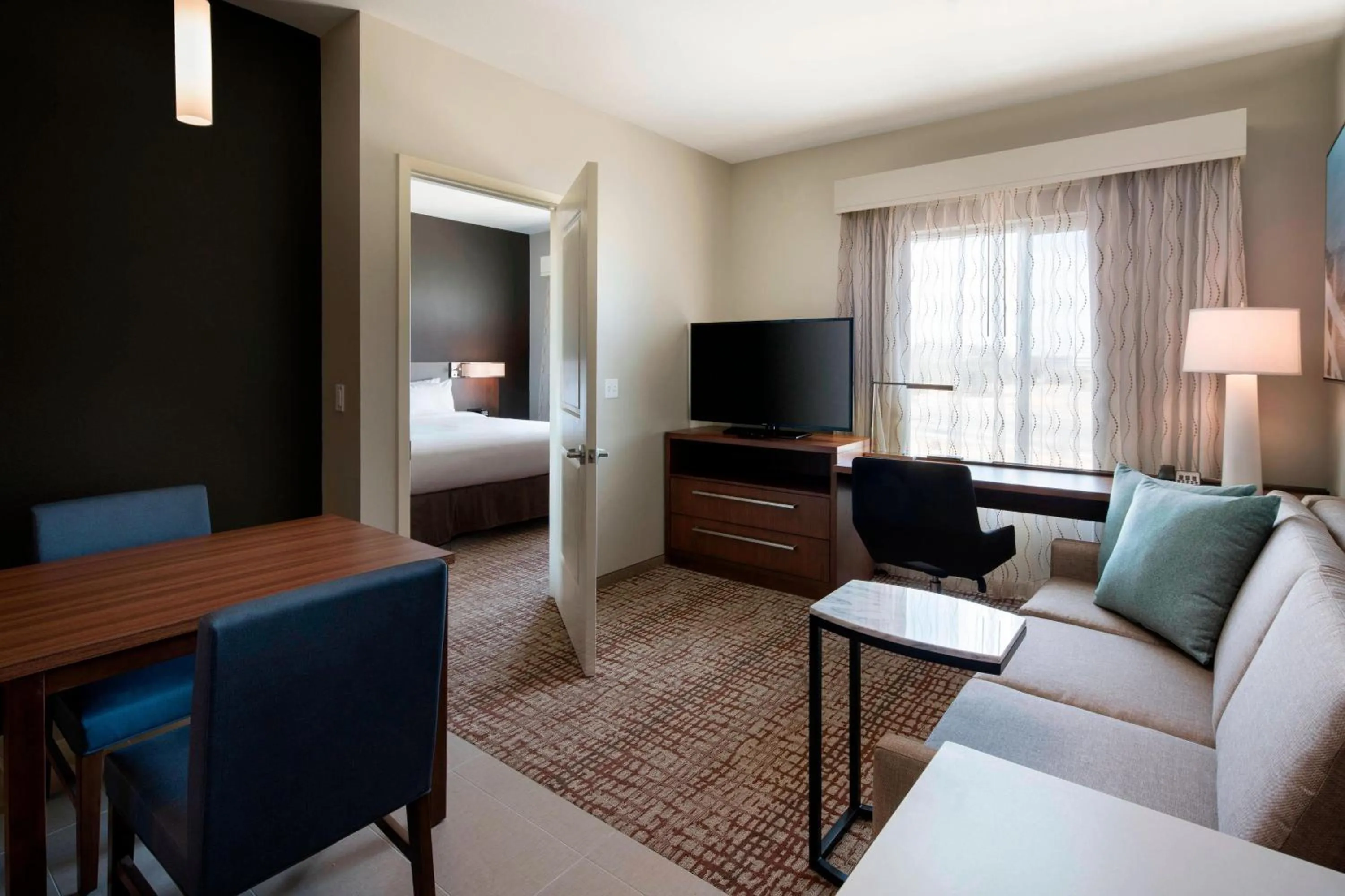 Living room, Bed in Residence Inn by Marriott Redwood City San Carlos
