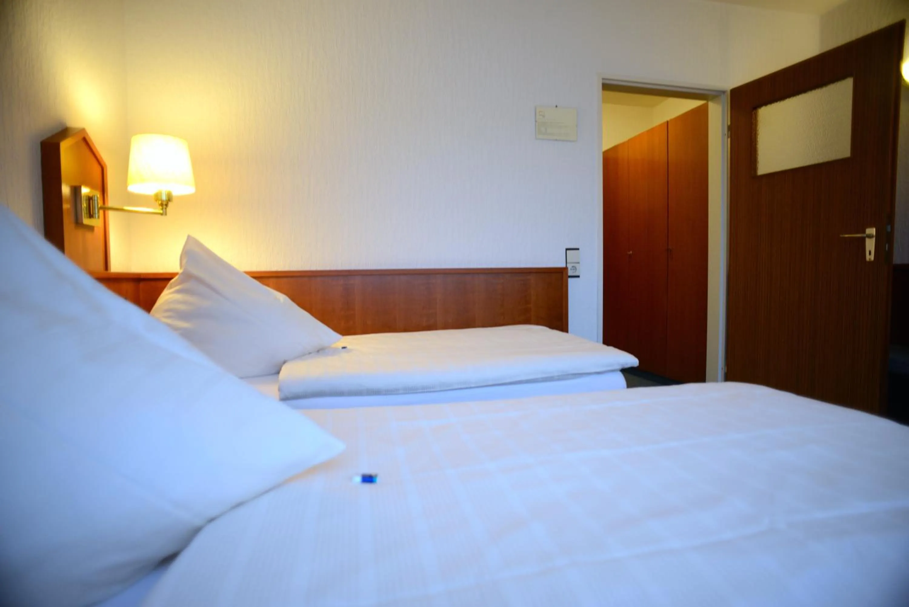 Bed in Hotel Marienhof Düsseldorf Neuss