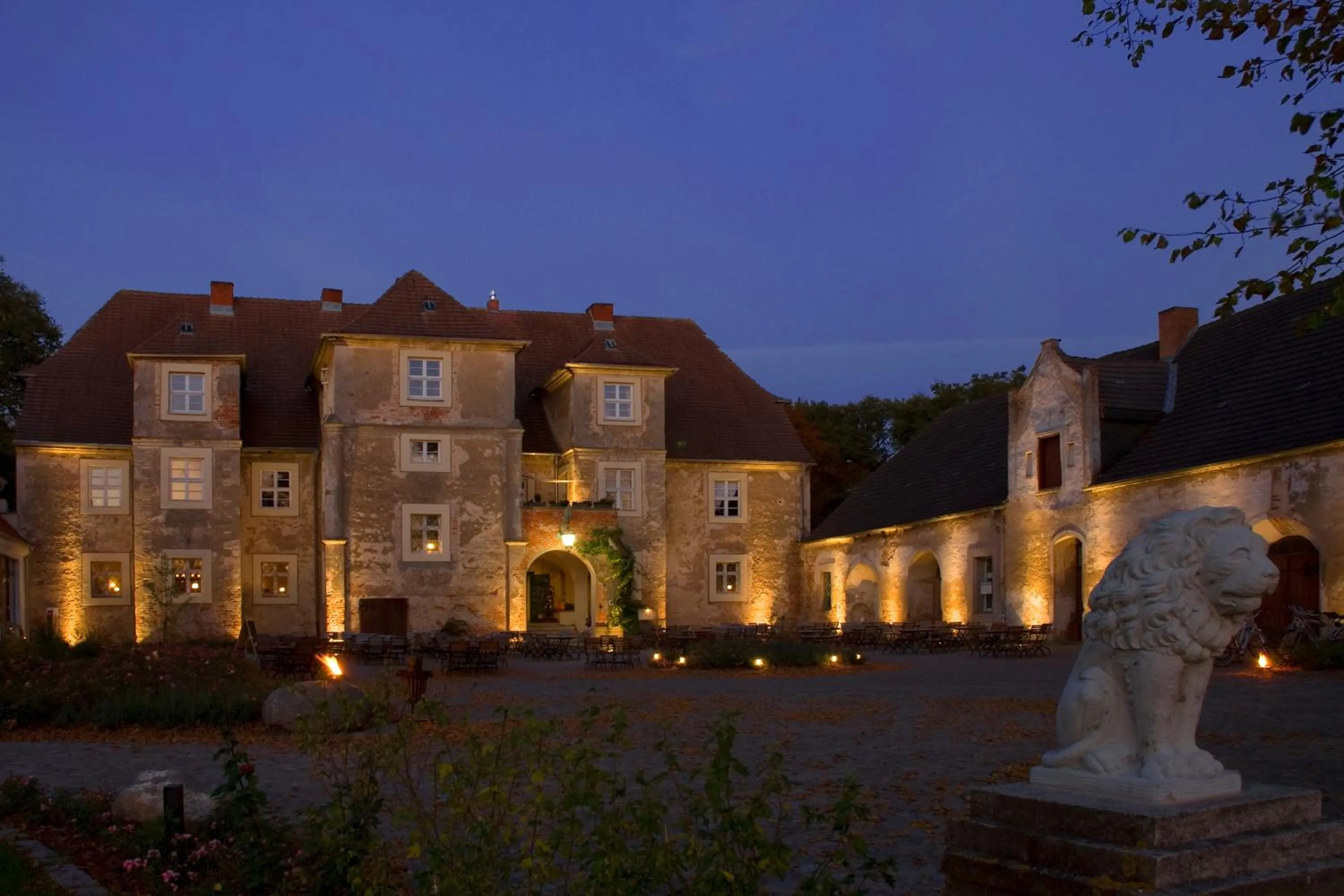 Property building in Hotel Wasserschloss Mellenthin