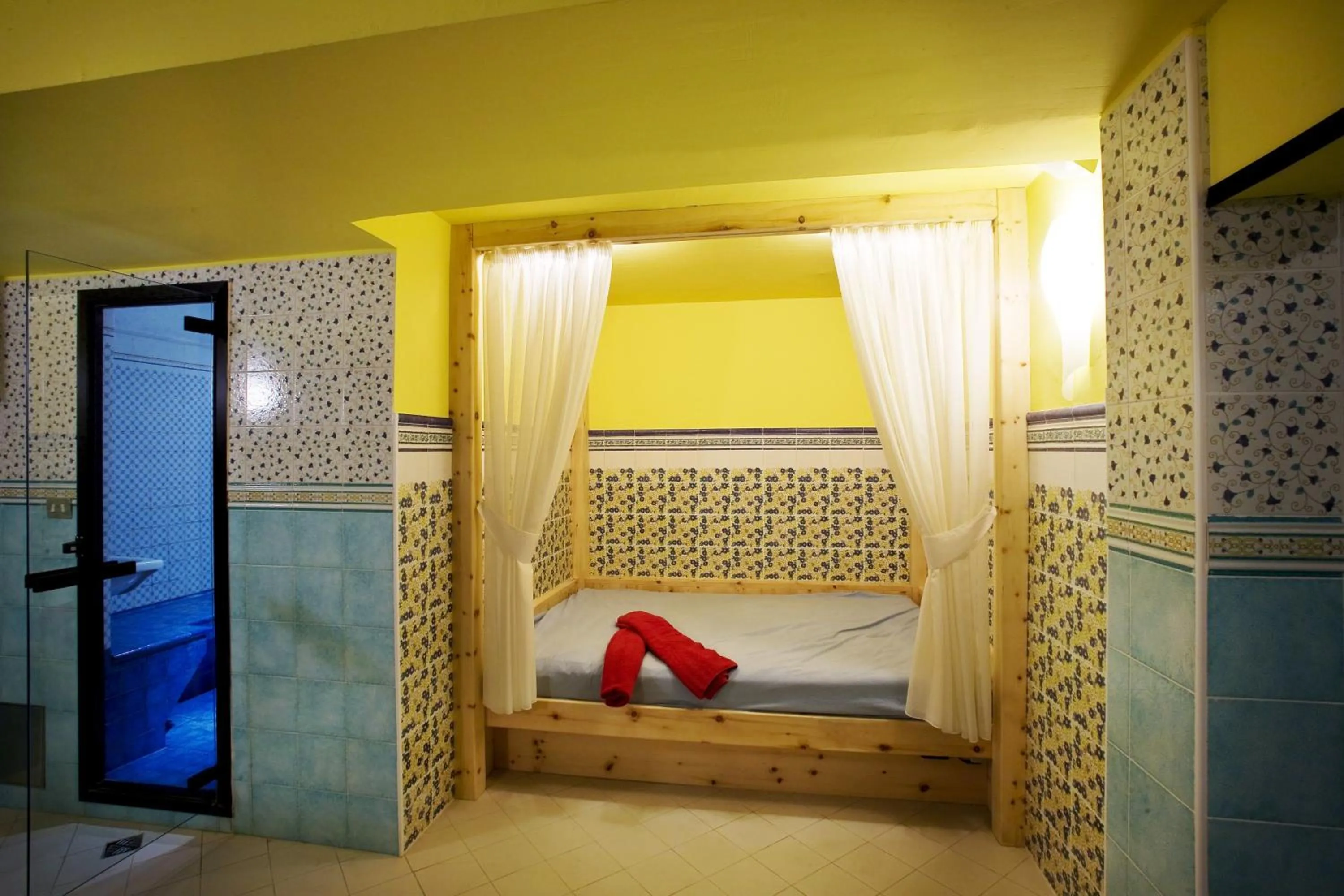 Photo of the whole room, Bed in Diamant Spa Resort