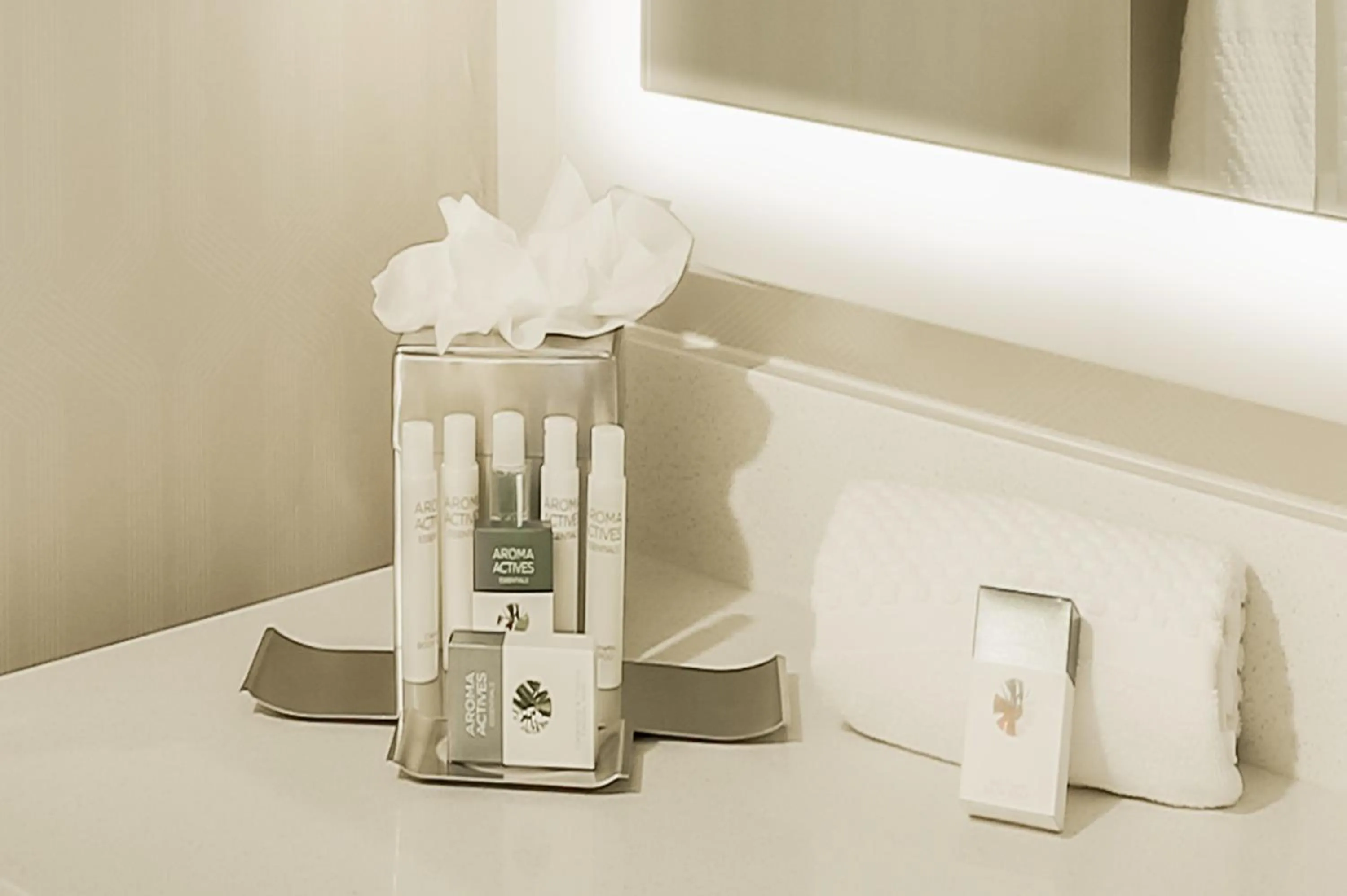 Bathroom in DoubleTree by Hilton Atlanta Airport