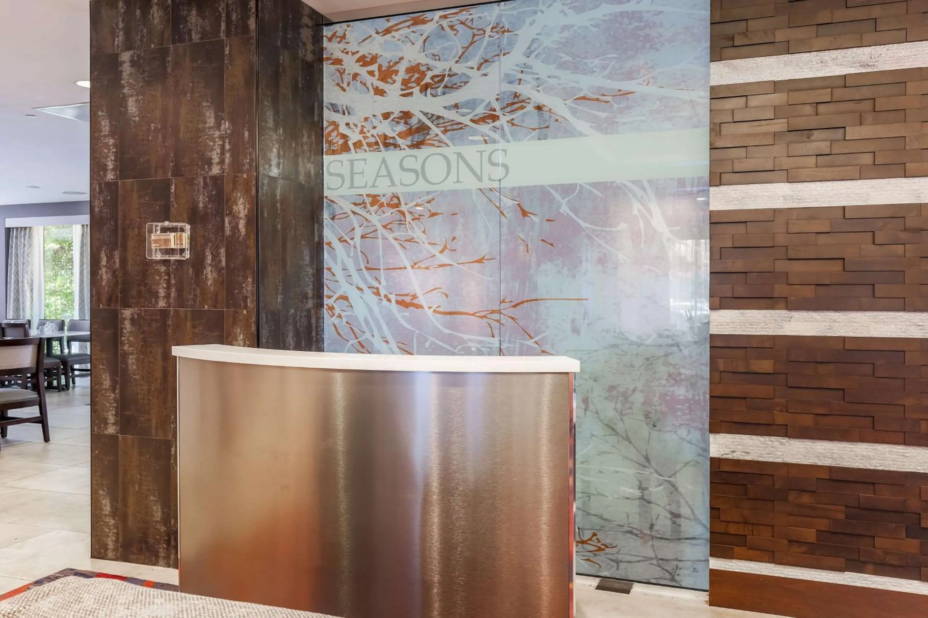 Restaurant/places to eat in DoubleTree by Hilton Atlanta Airport