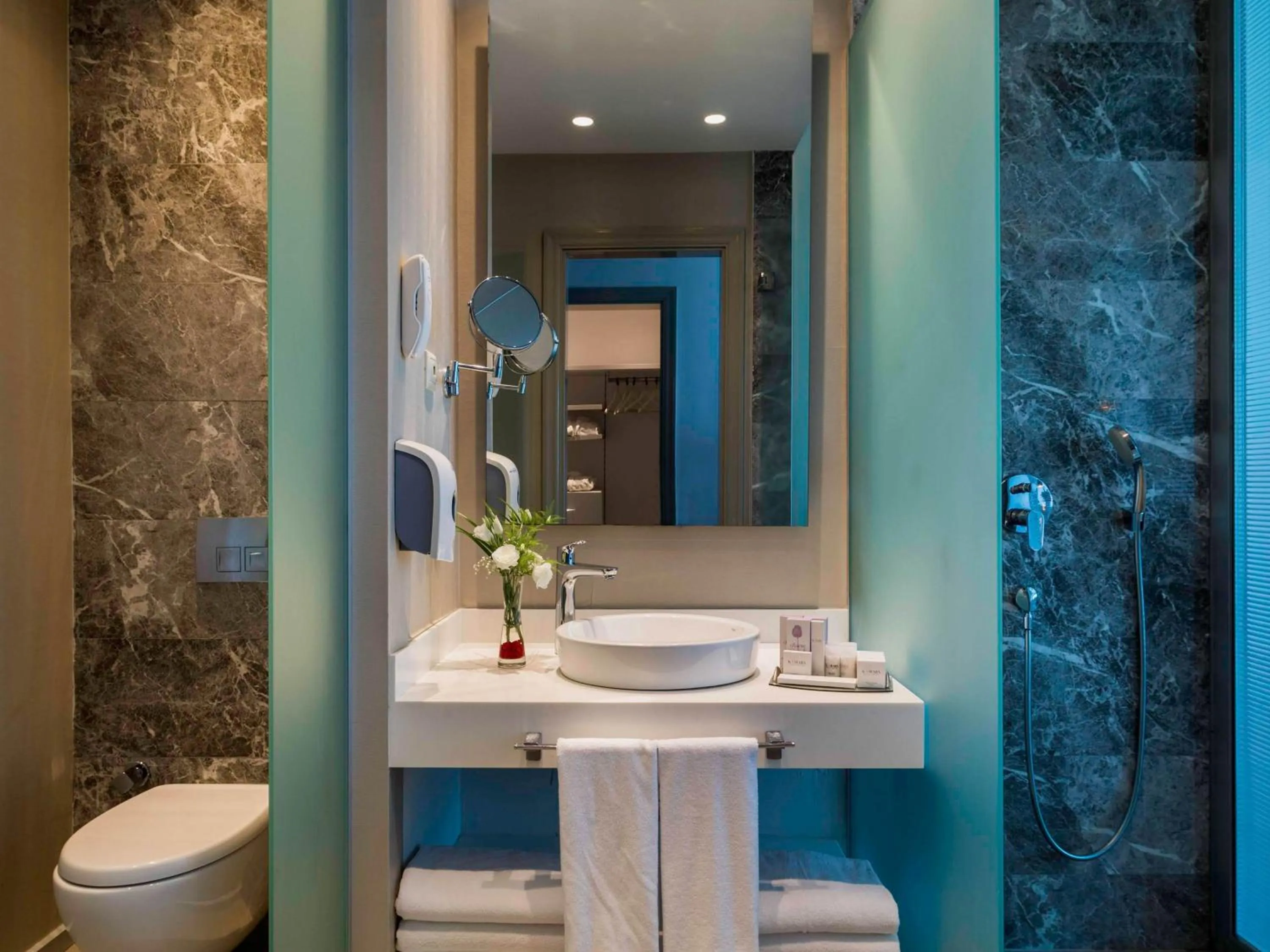 Shower in Blue Dreams Resort Bodrum - Aquapark & Ultra All Inclusive