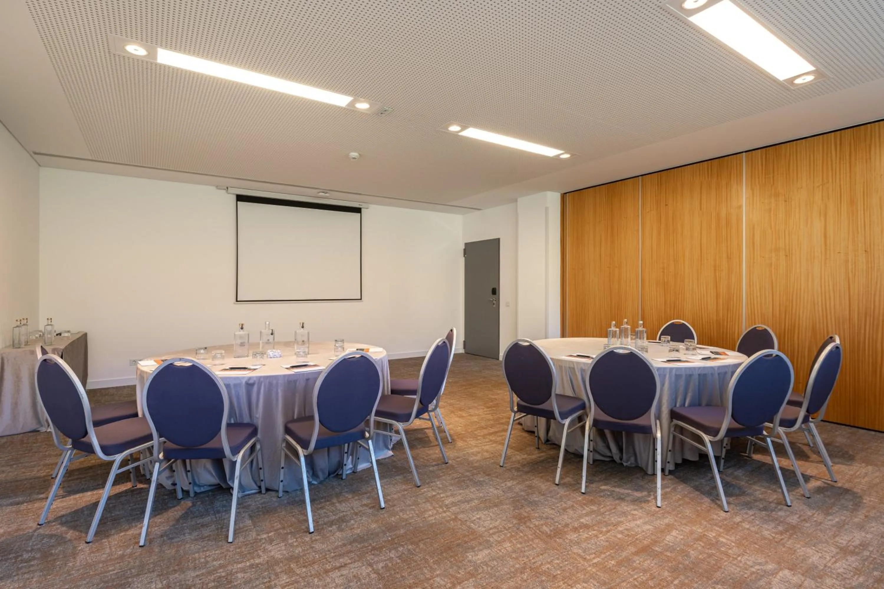 Meeting/conference room in Onyria Marinha Cascais, Vignette Collection by IHG