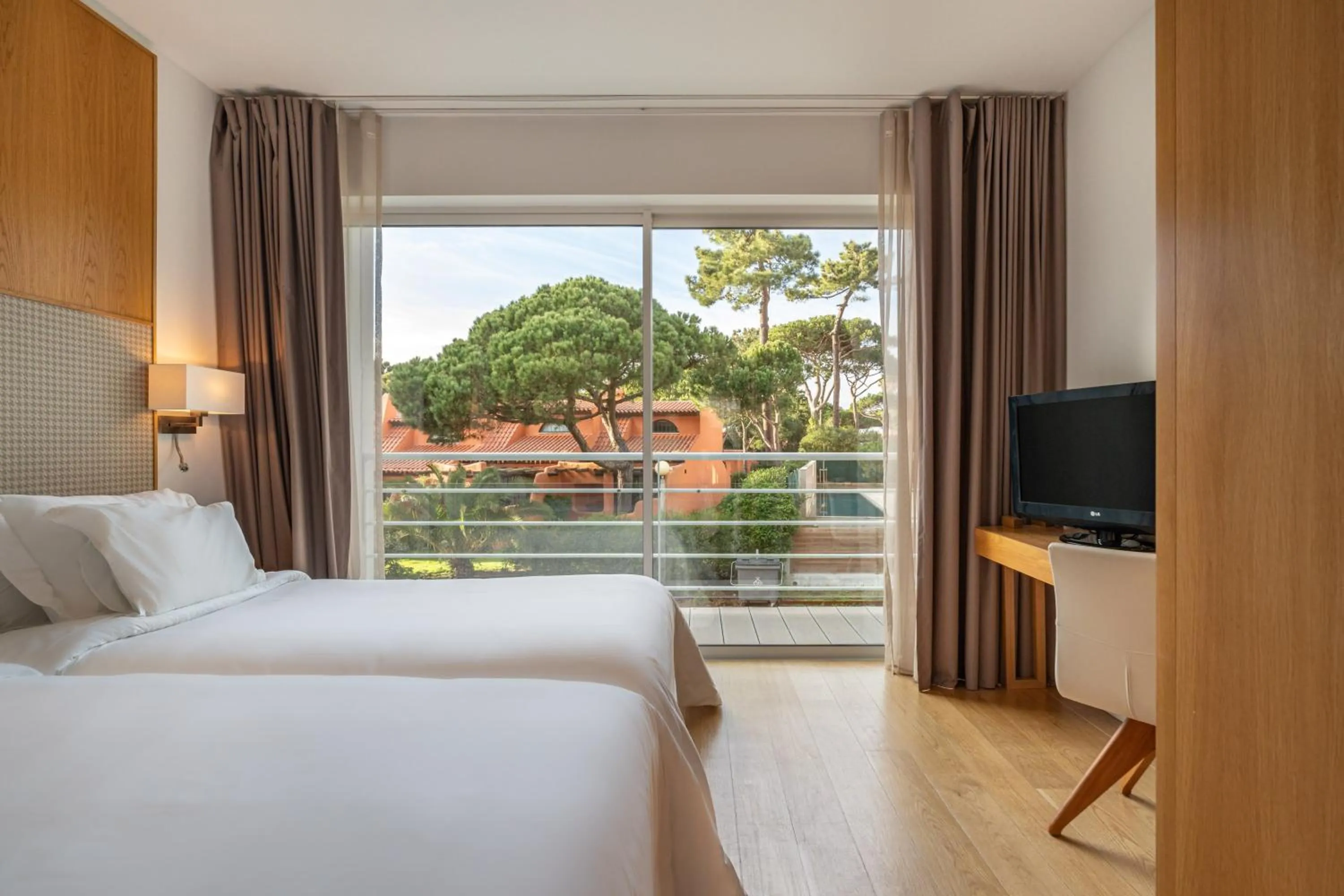 Photo of the whole room, Bed in Onyria Marinha Cascais, Vignette Collection by IHG