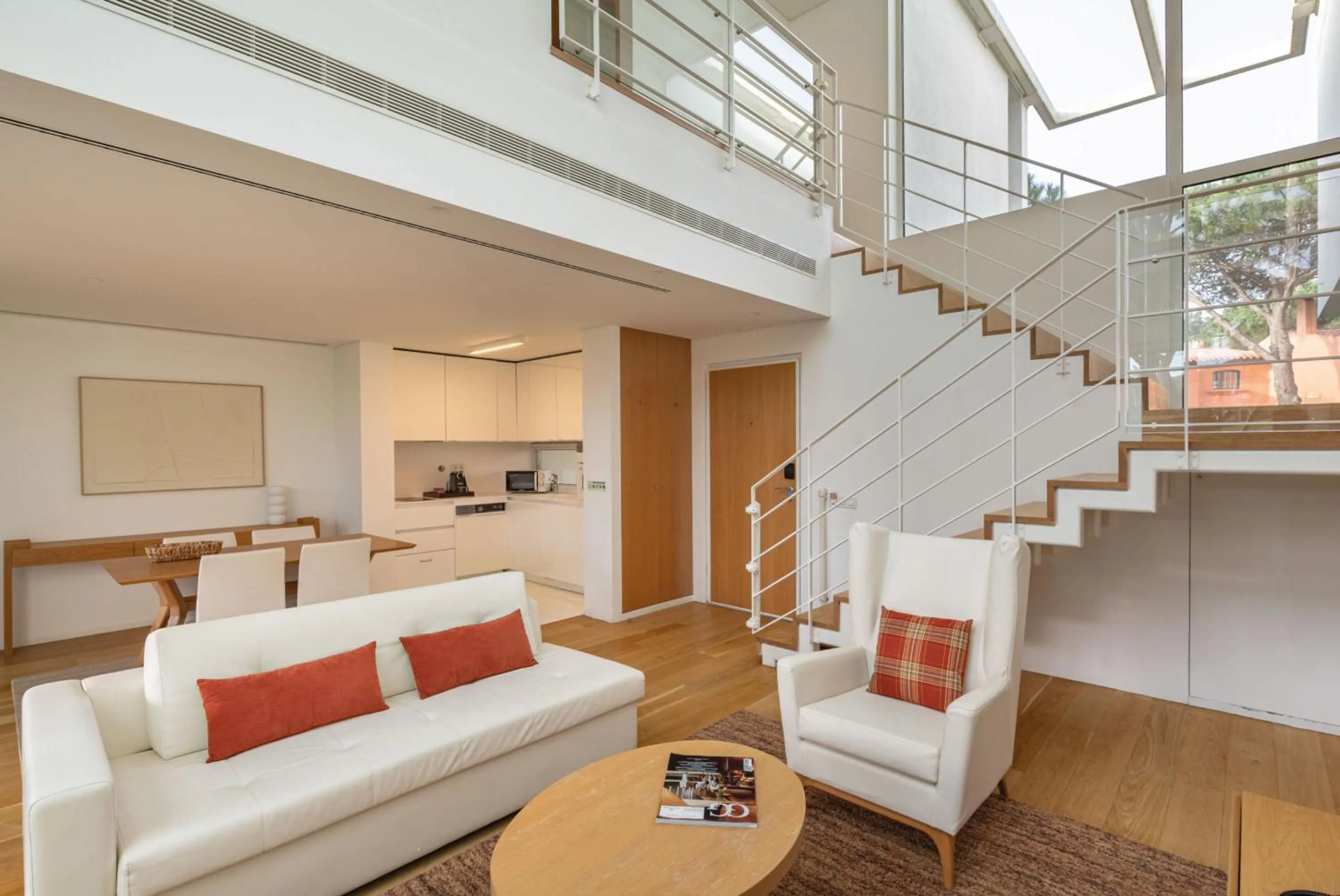 Photo of the whole room in Onyria Marinha Cascais, Vignette Collection by IHG