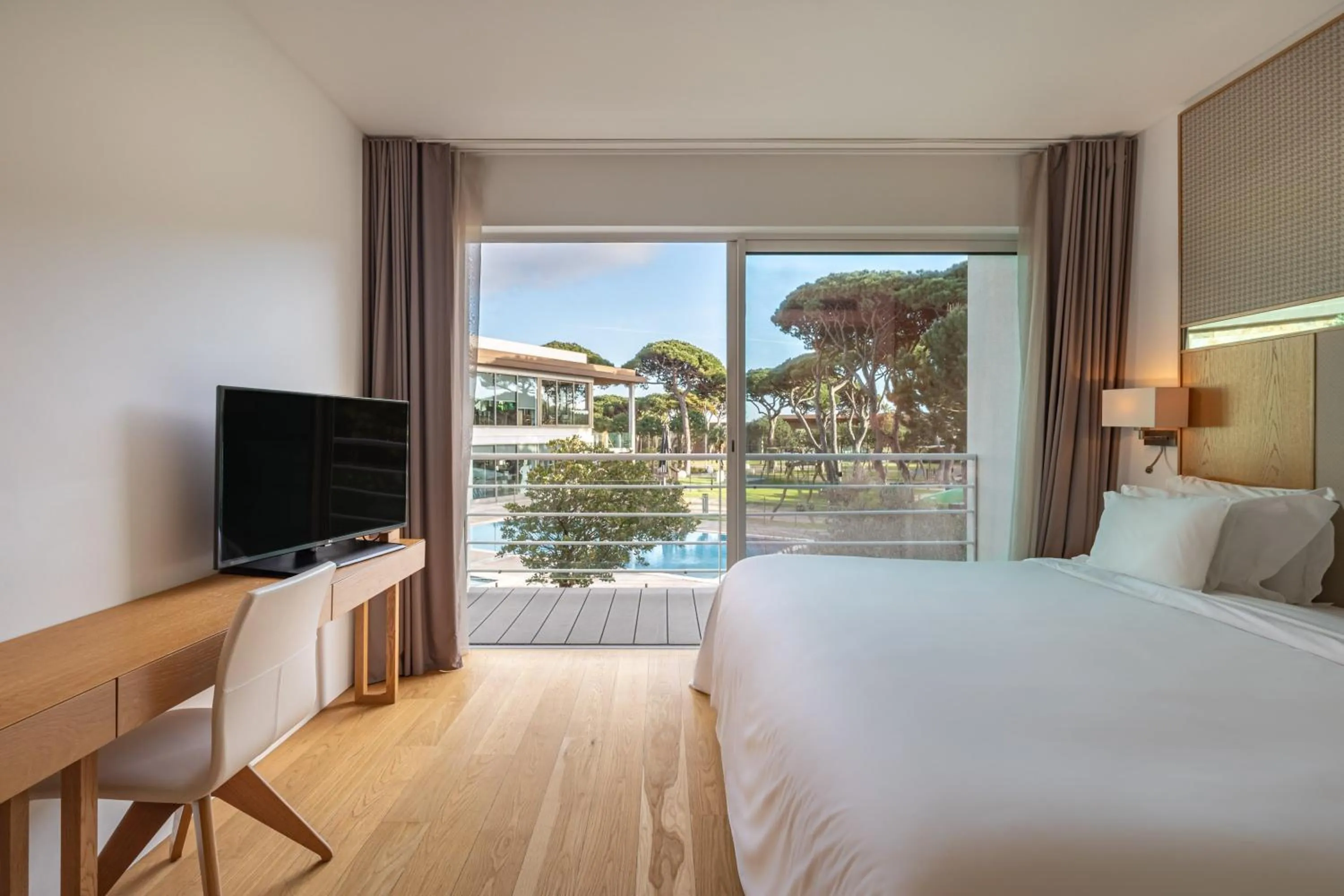 Photo of the whole room, Bed in Onyria Marinha Cascais, Vignette Collection by IHG