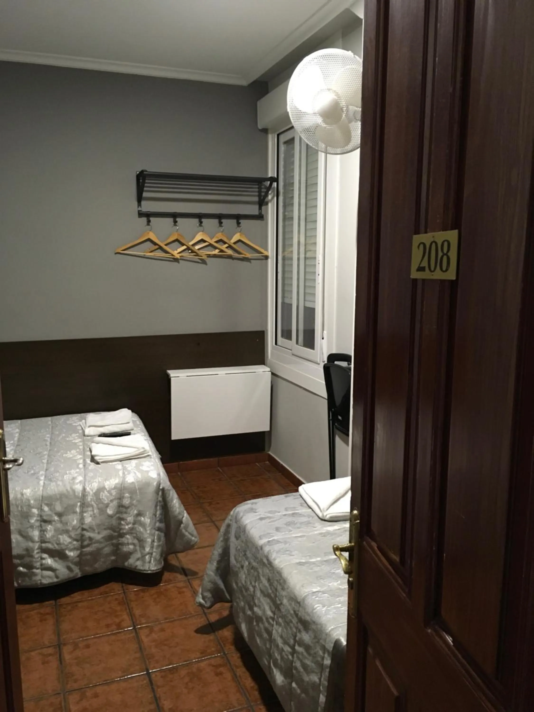 Bed in Pensión La Bilbaina - Albergue Logroño