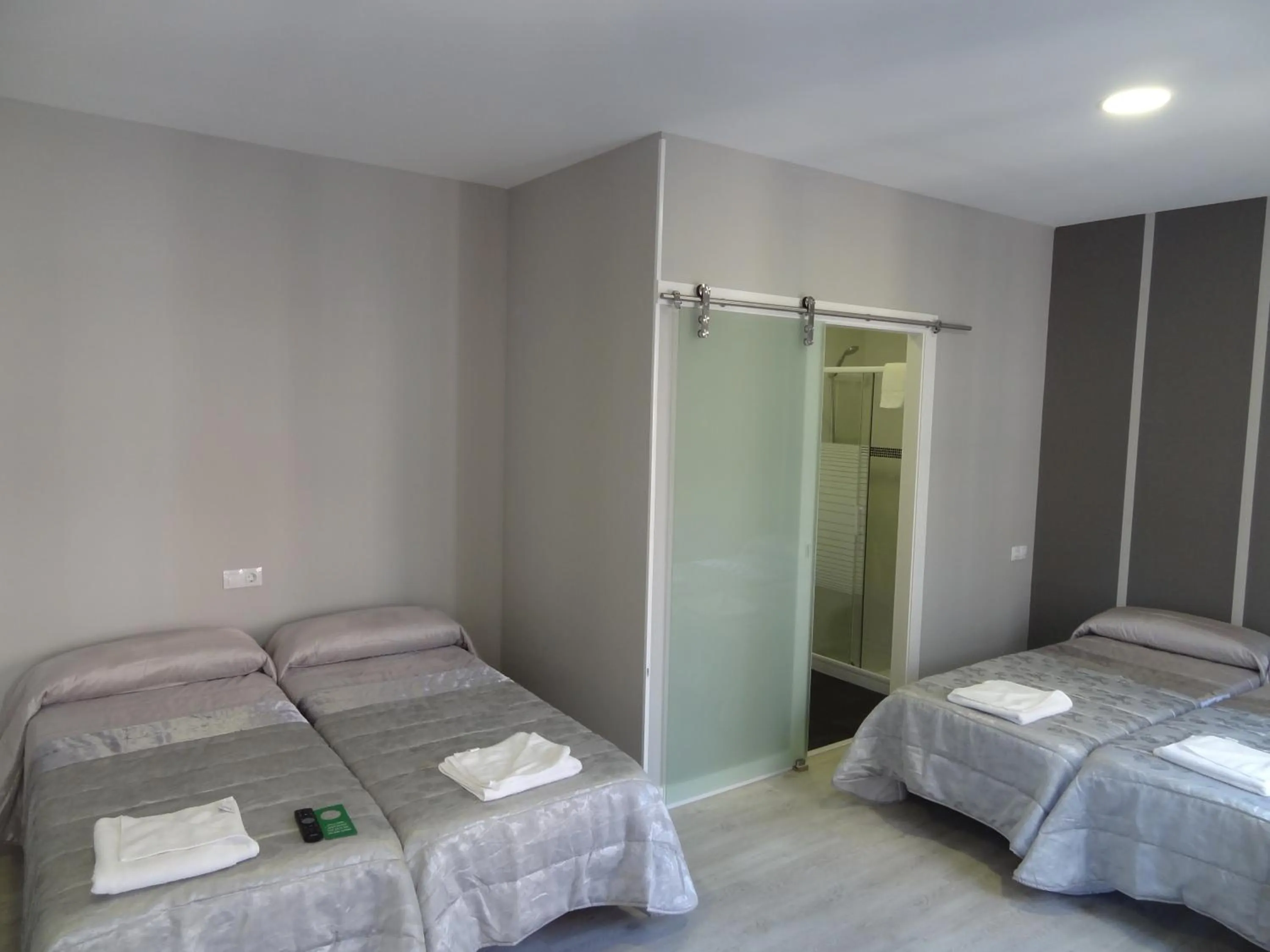 Bed in Pensión La Bilbaina - Albergue Logroño