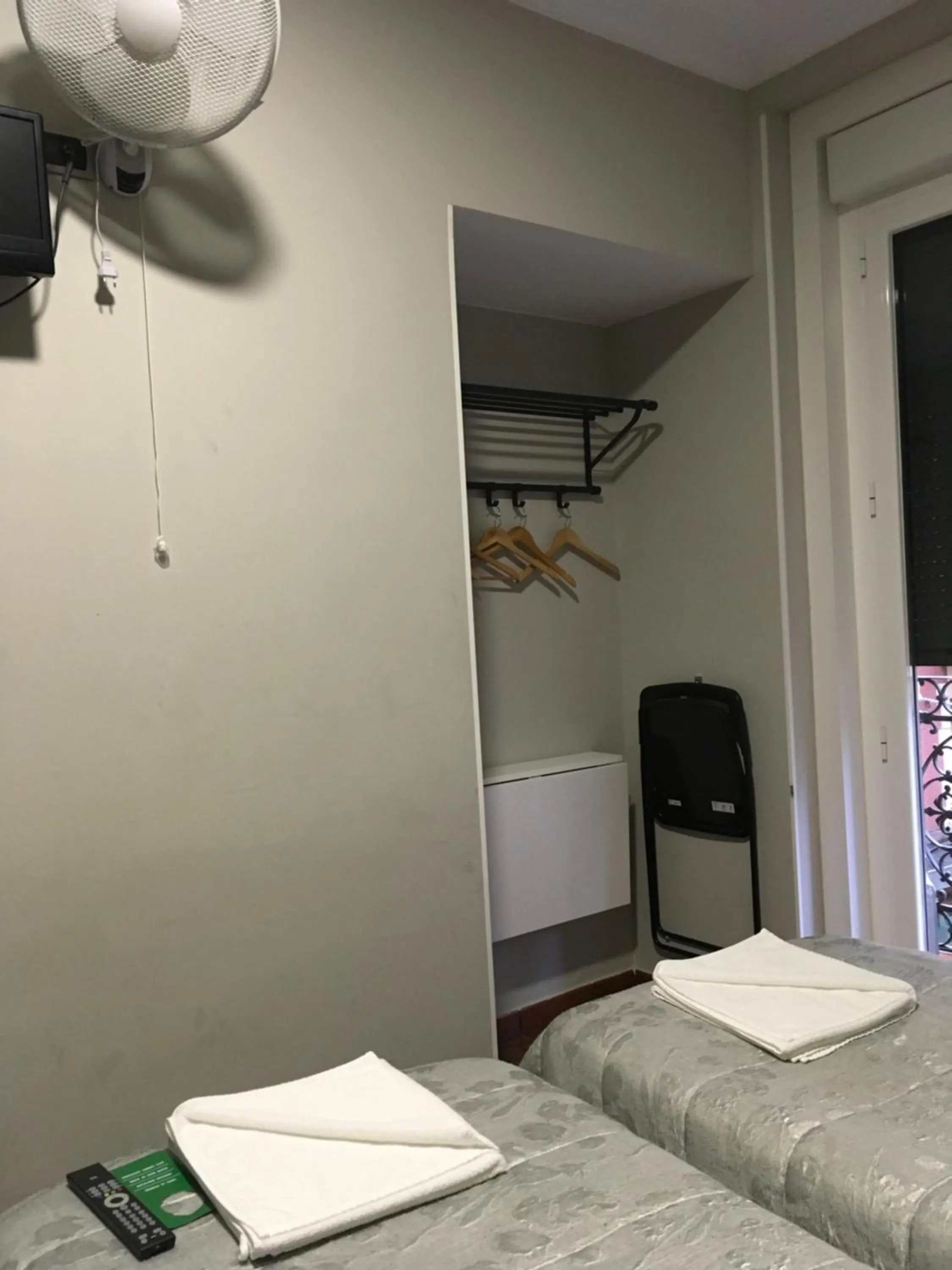 Bed in Pensión La Bilbaina - Albergue Logroño