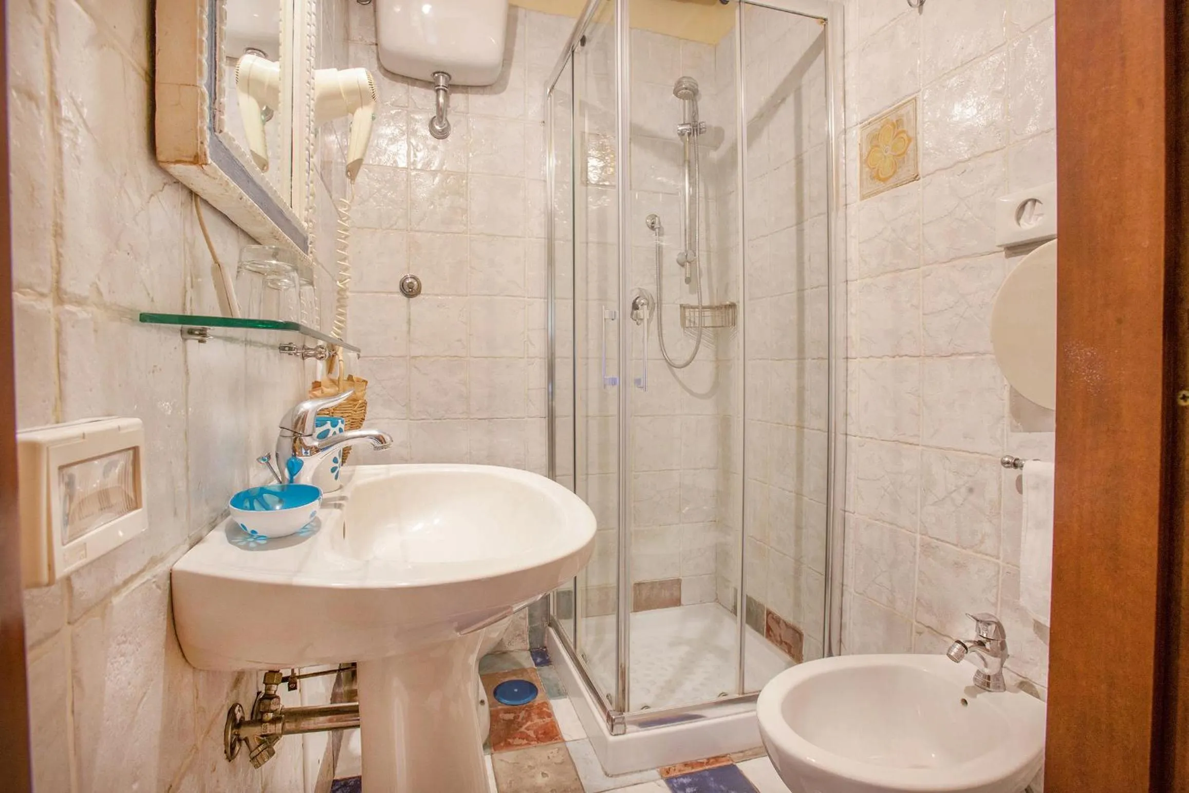 Shower in B&B L'Alloggio Dei Vassalli