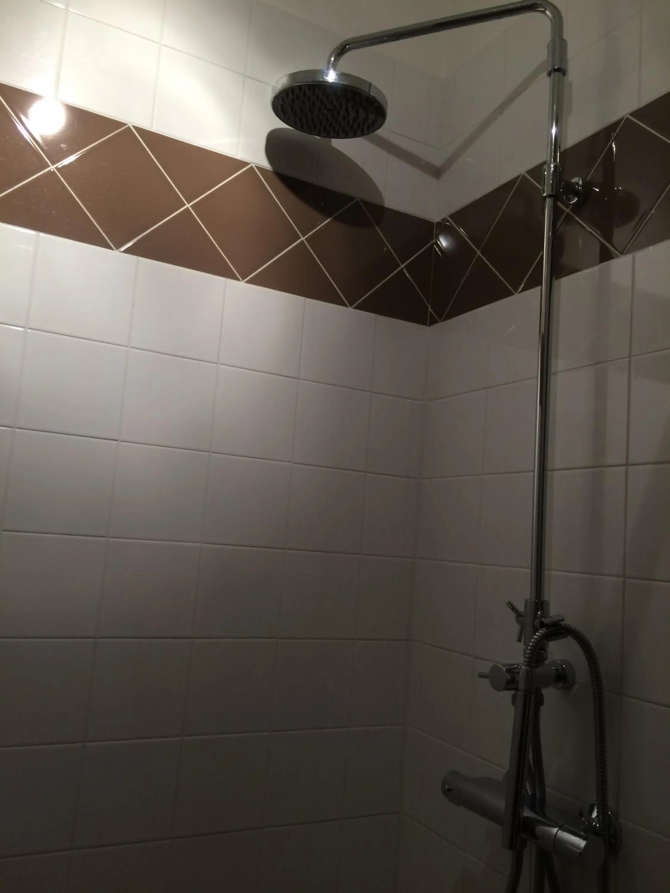 Shower in La Moulinière, jolie longère du XVIIè 25, chemin de la Source