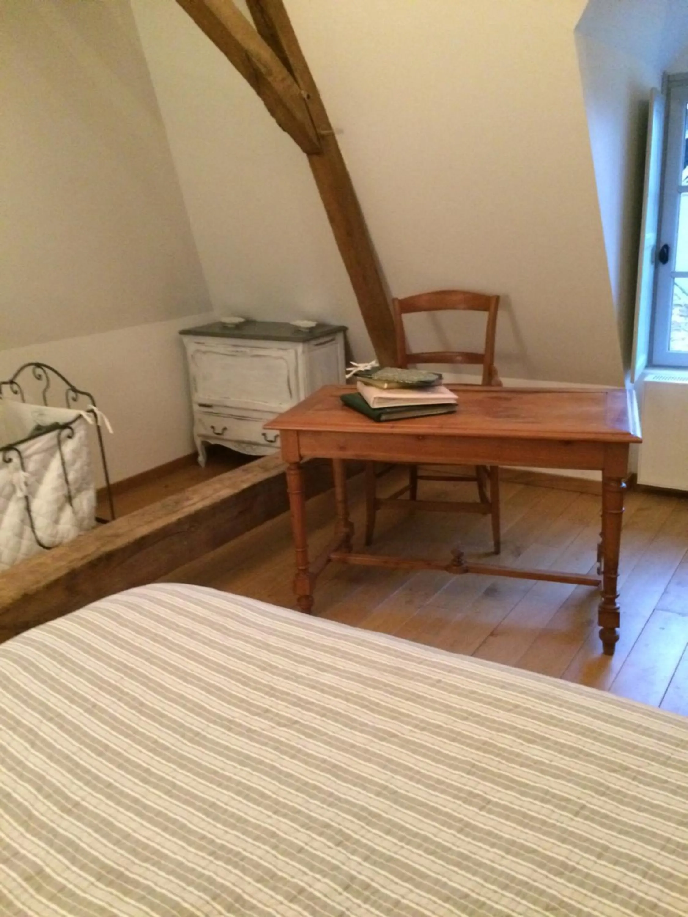 Bedroom, Bed in La Moulinière, jolie longère du XVIIè 25, chemin de la Source