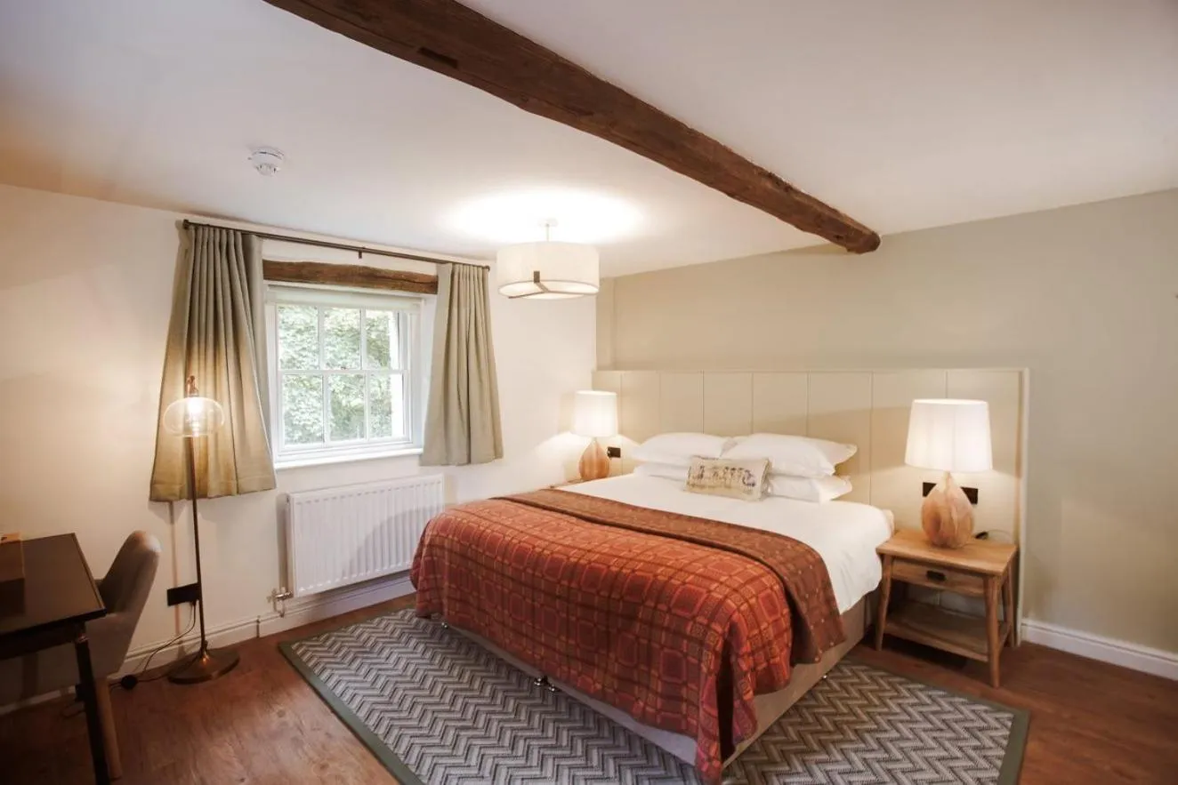 Bedroom, Bed in Royal Oak Hotel