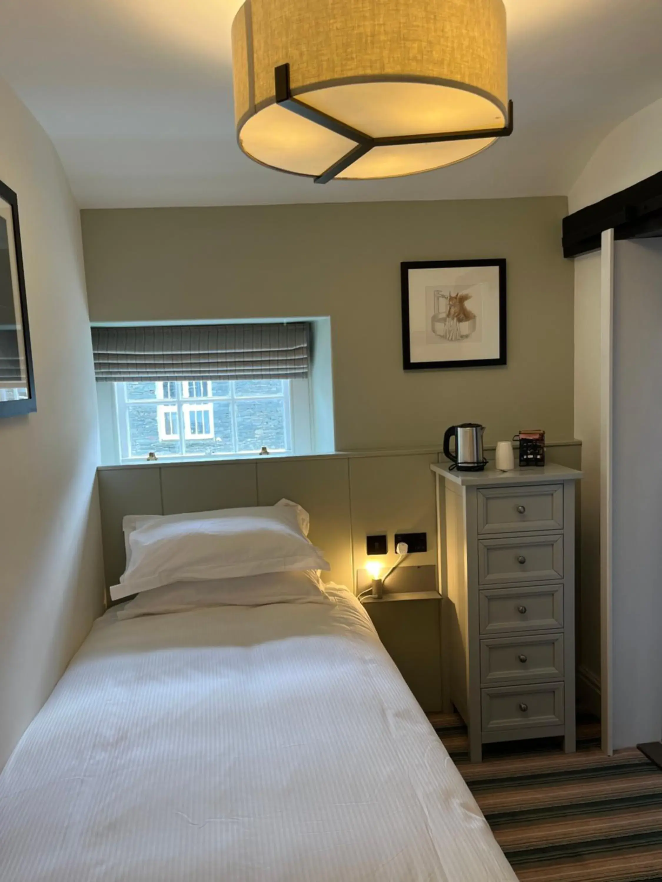 Single Room - single occupancy in Royal Oak Hotel Single Room - single occupancy in Royal Oak Hotel