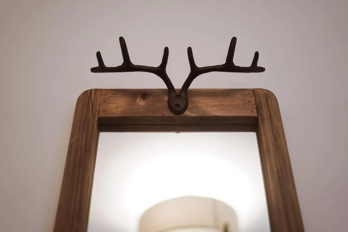 Decorative detail in Royal Oak Hotel