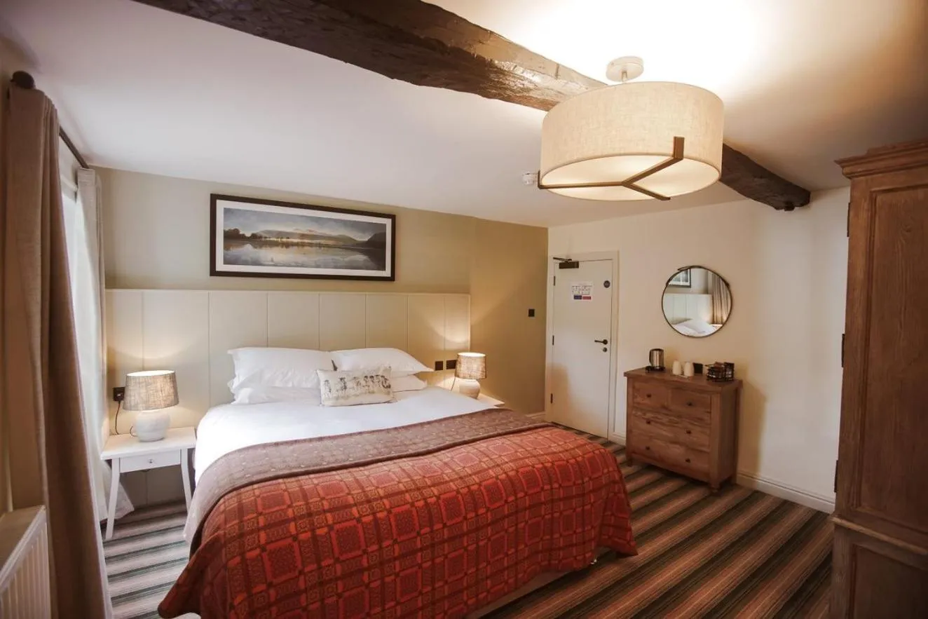 Bedroom, Bed in Royal Oak Hotel