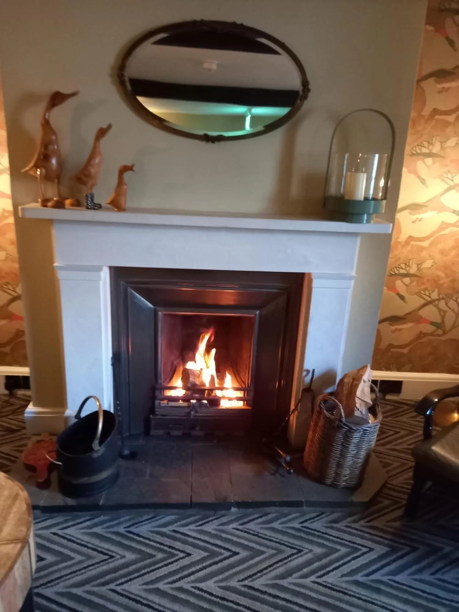 Communal lounge/ TV room in Royal Oak Hotel