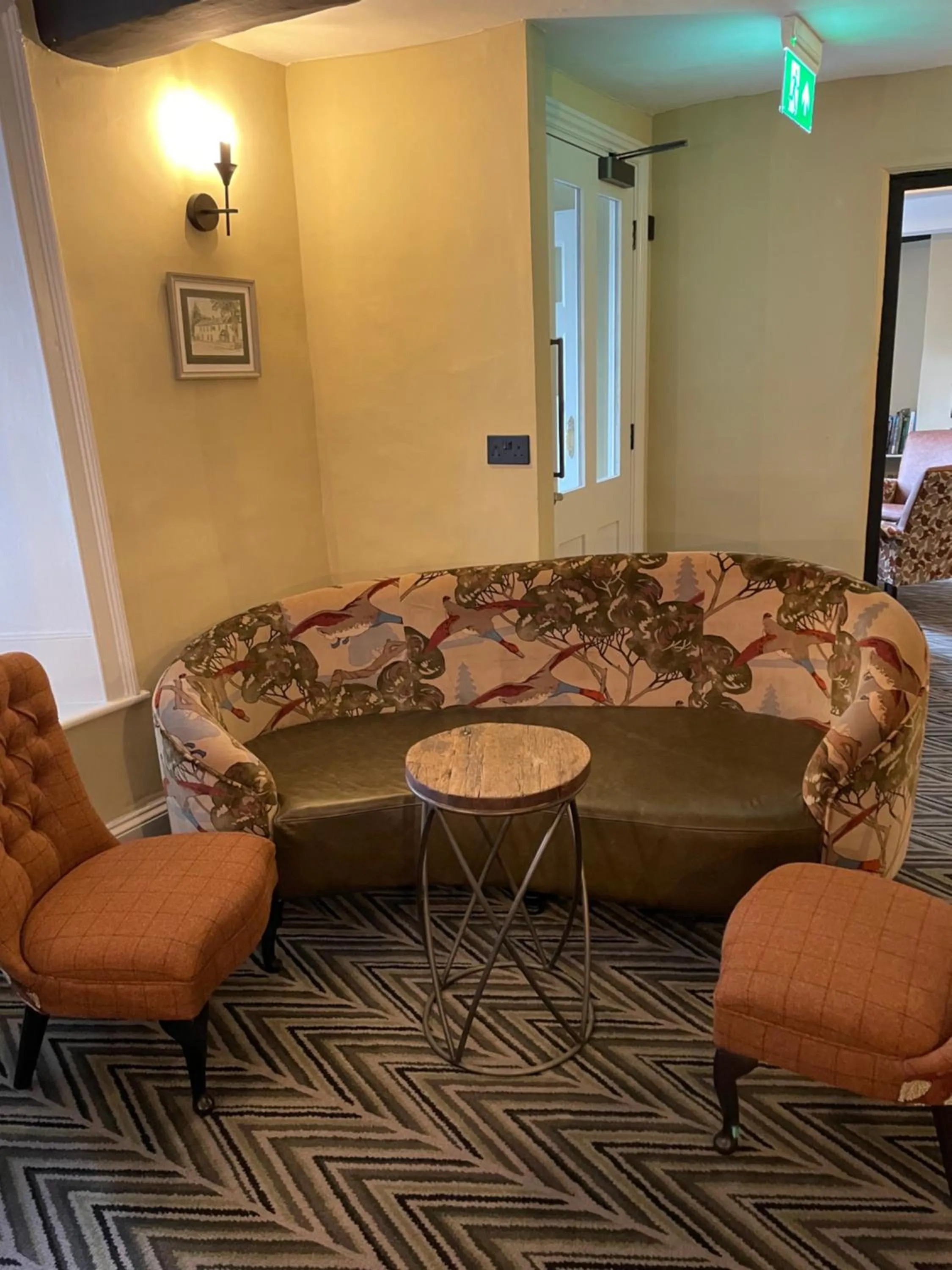 Lounge or bar in Royal Oak Hotel