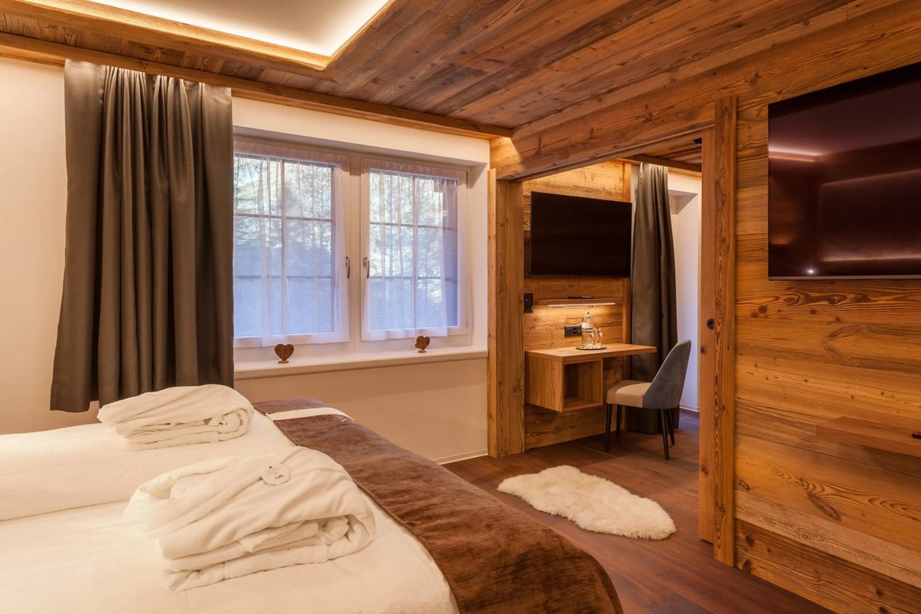 Photo of the whole room, Bed in Silvana Mountain Hotel