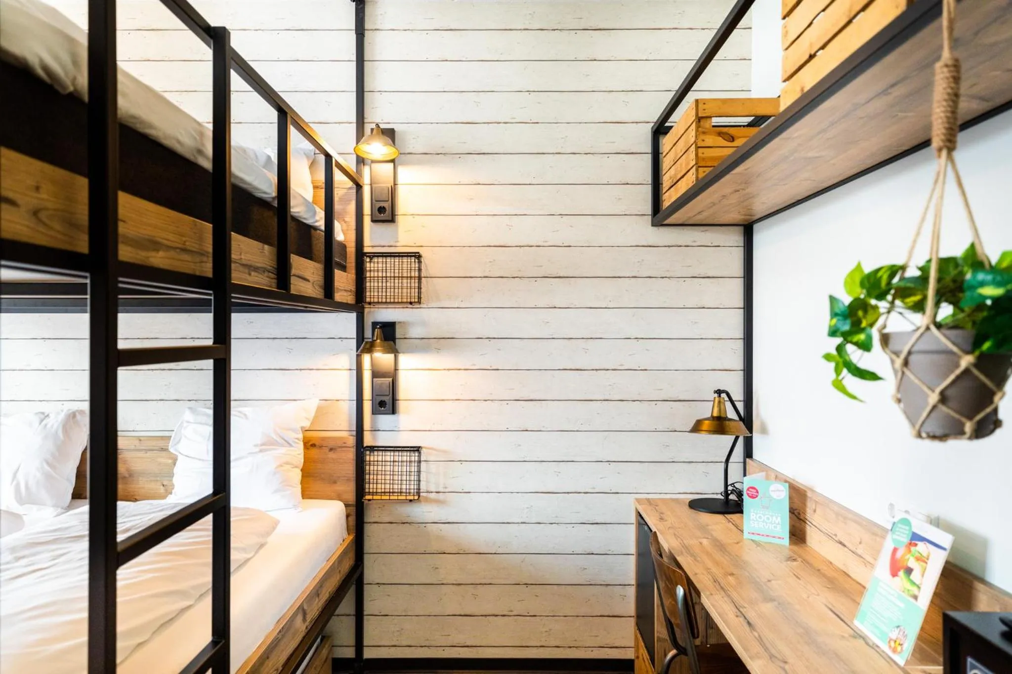 bunk bed, Bed in GuestHouse Hotel Kaatsheuvel-Waalwijk