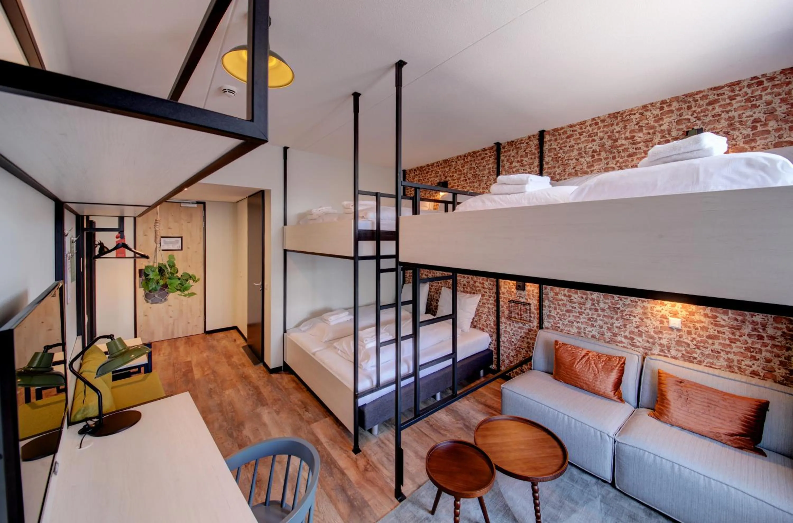 Photo of the whole room, Bed in GuestHouse Hotel Kaatsheuvel-Waalwijk