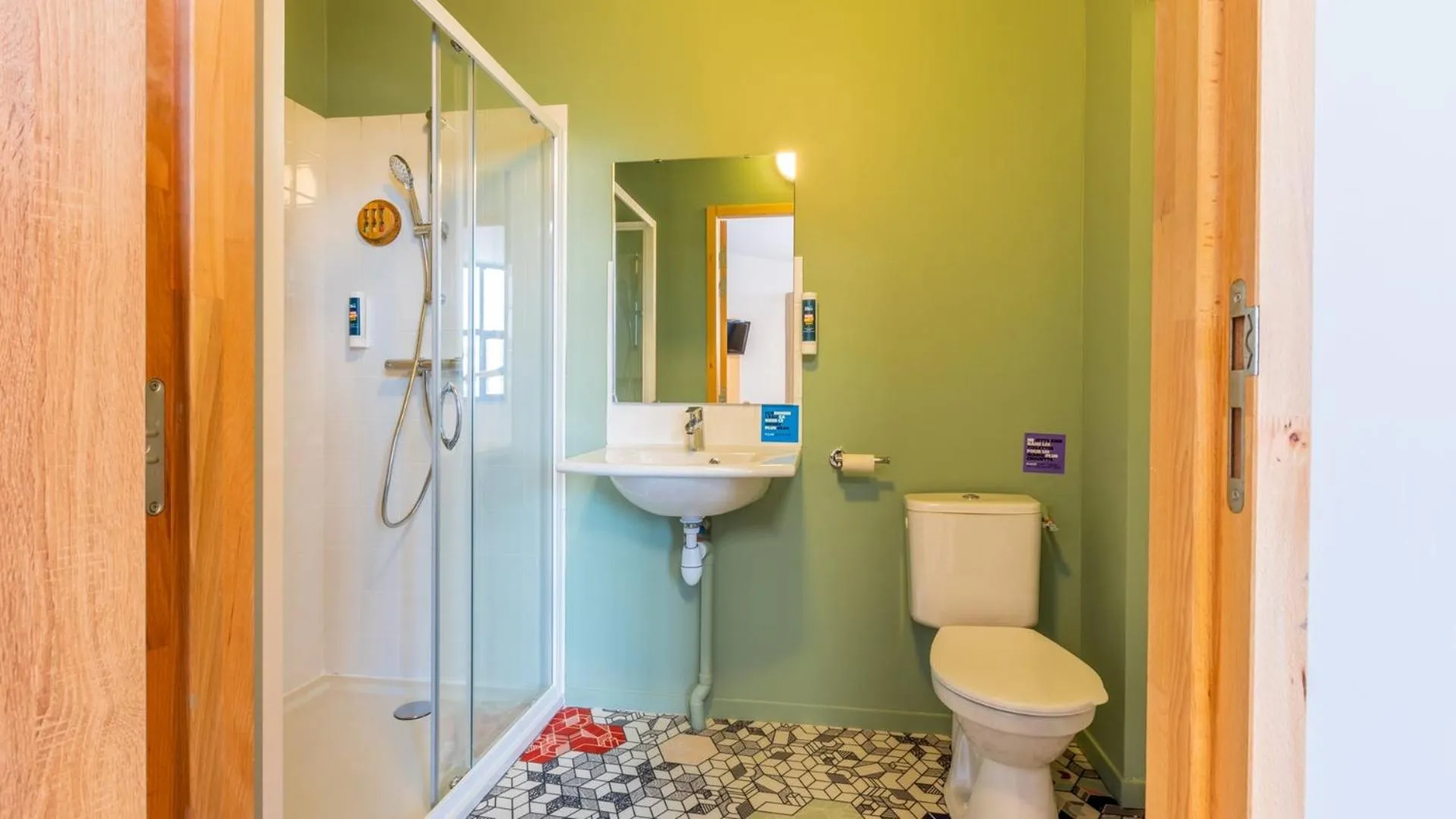 Bathroom in The People Le Havre