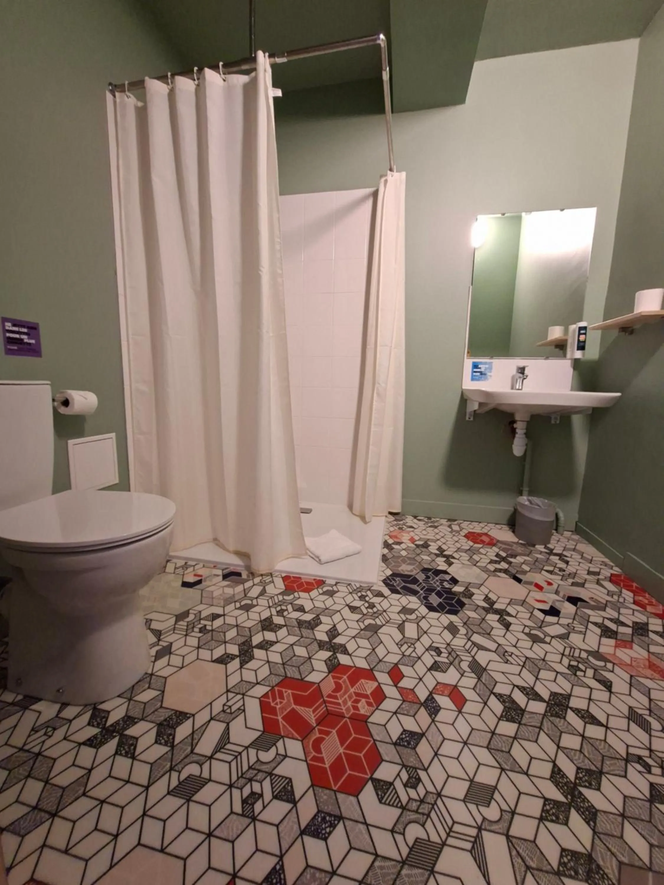 Bathroom in The People Le Havre