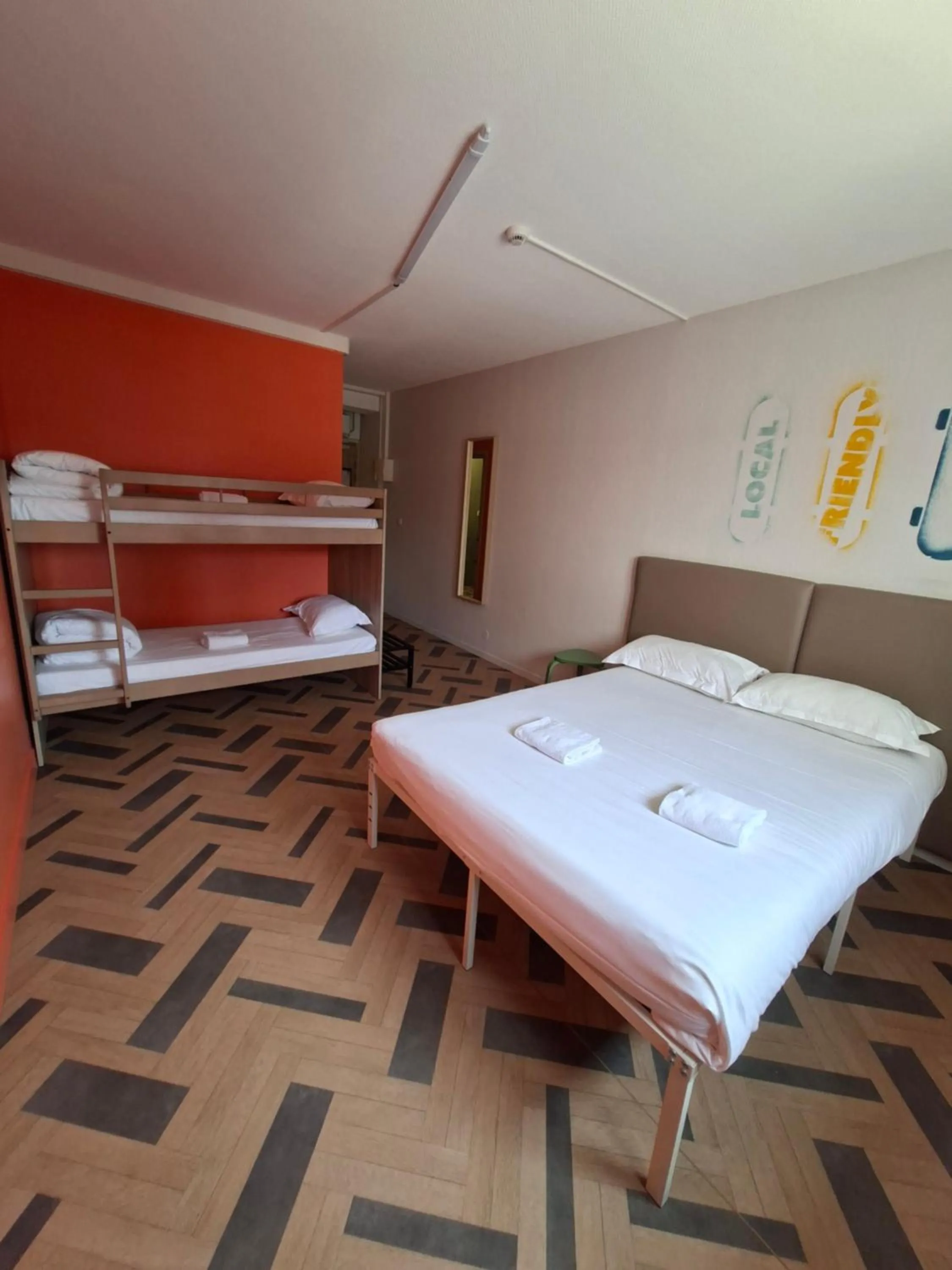 Bedroom, Bed in The People Le Havre