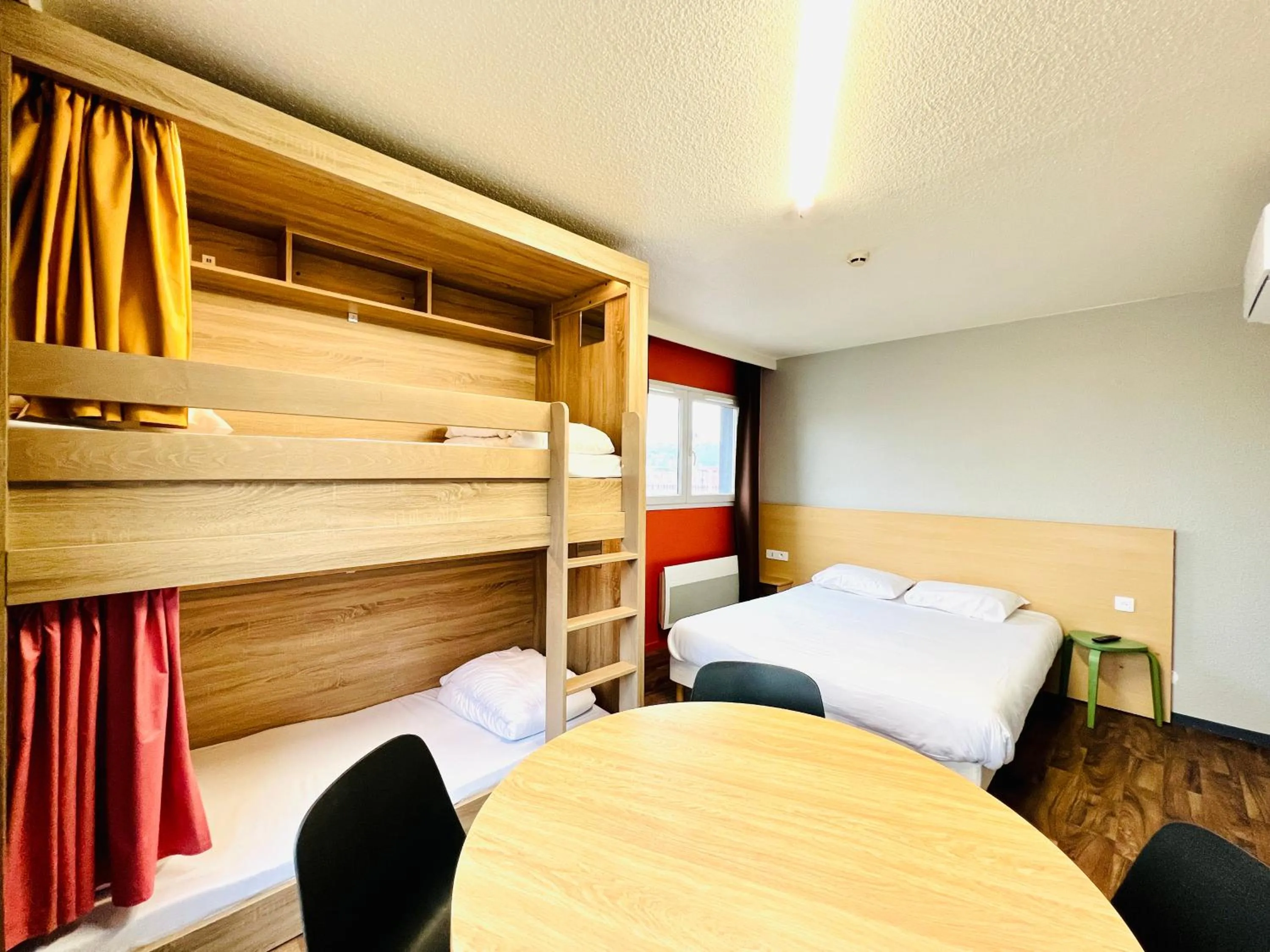 Bedroom, Bed in The People Le Havre