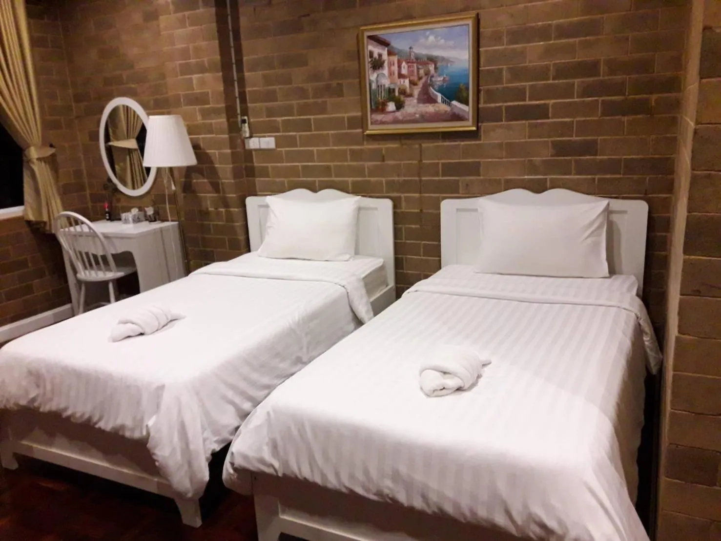 Photo of the whole room, Bed in Baan Kung Kang De Pai