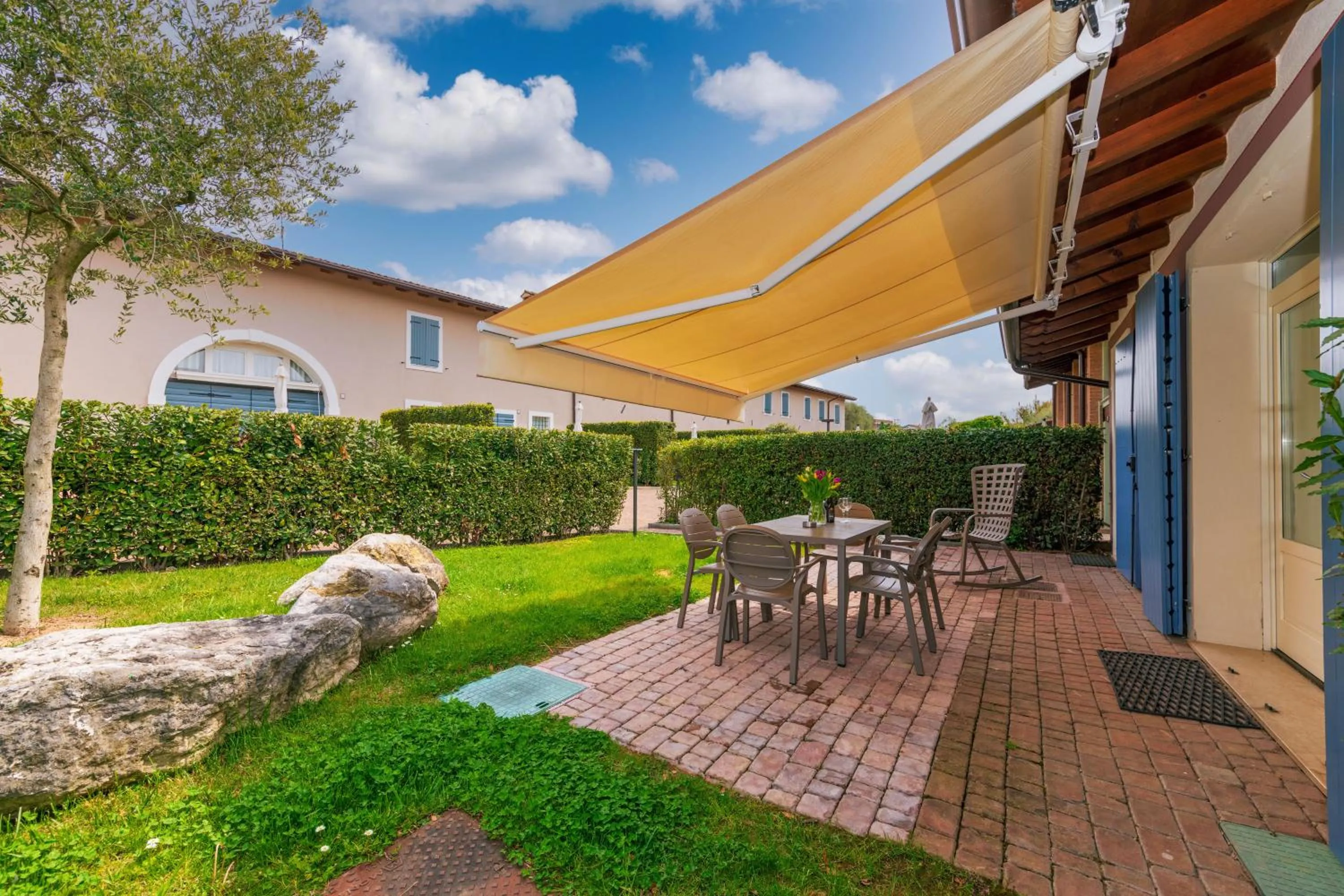 Garden in Bertoletta Village Apartments