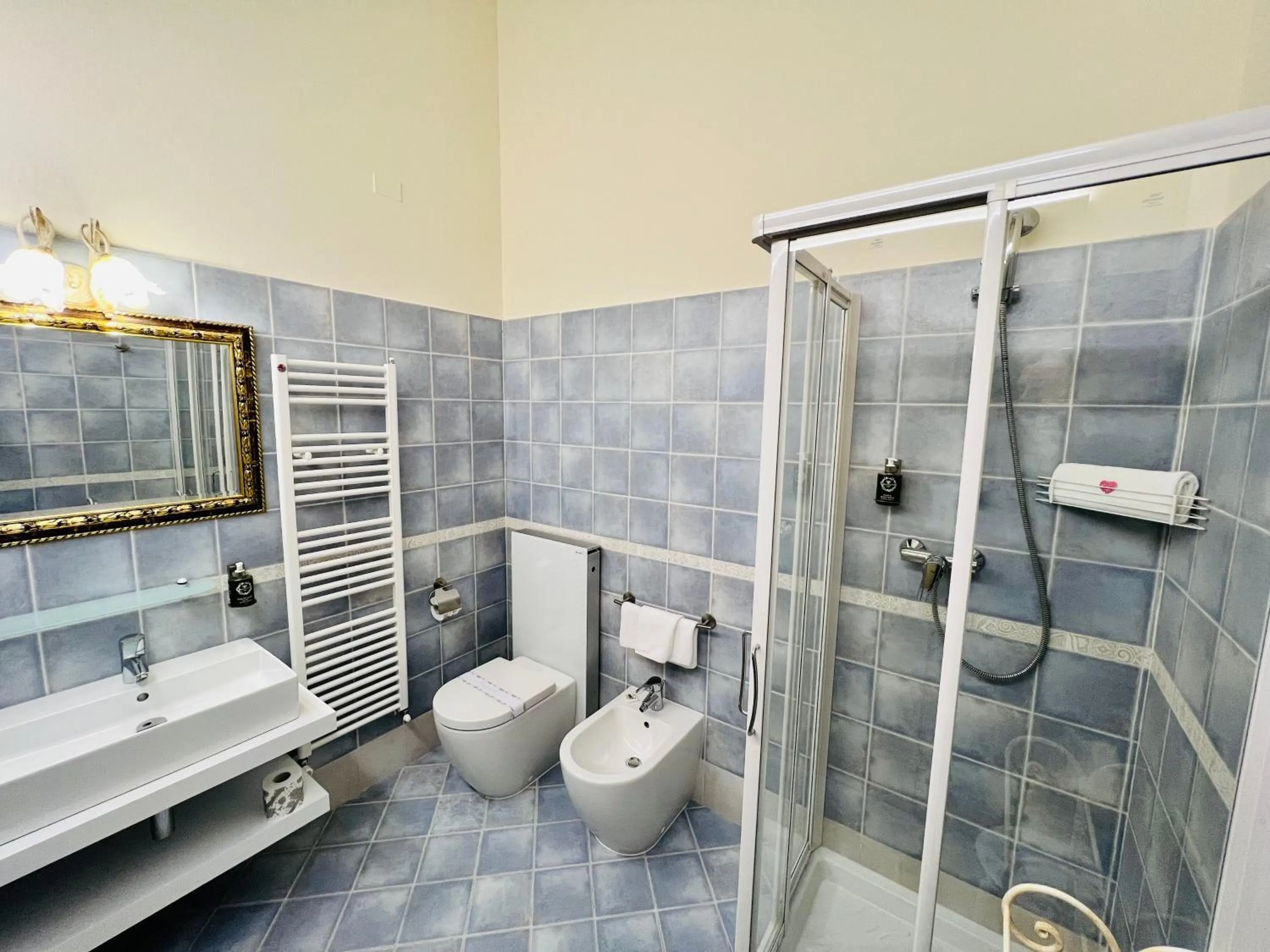 Toilet in Bertoletta Village Apartments