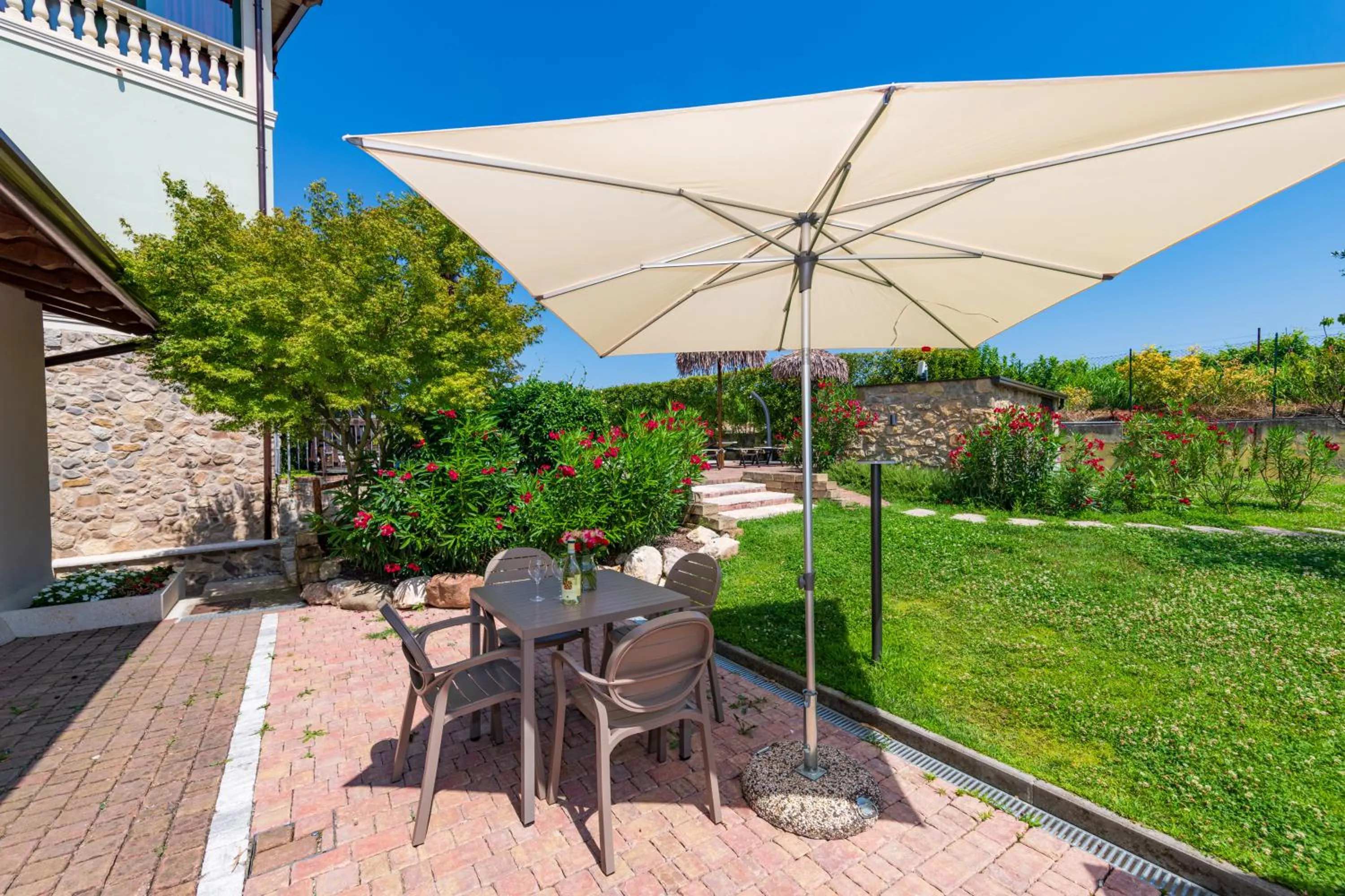 Garden in Bertoletta Village Apartments