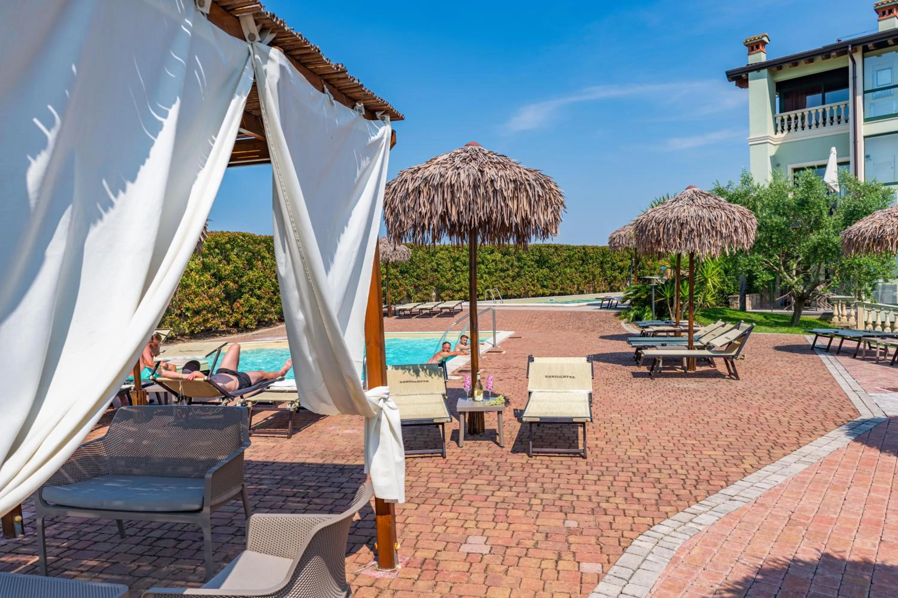 Swimming pool in Bertoletta Village Apartments