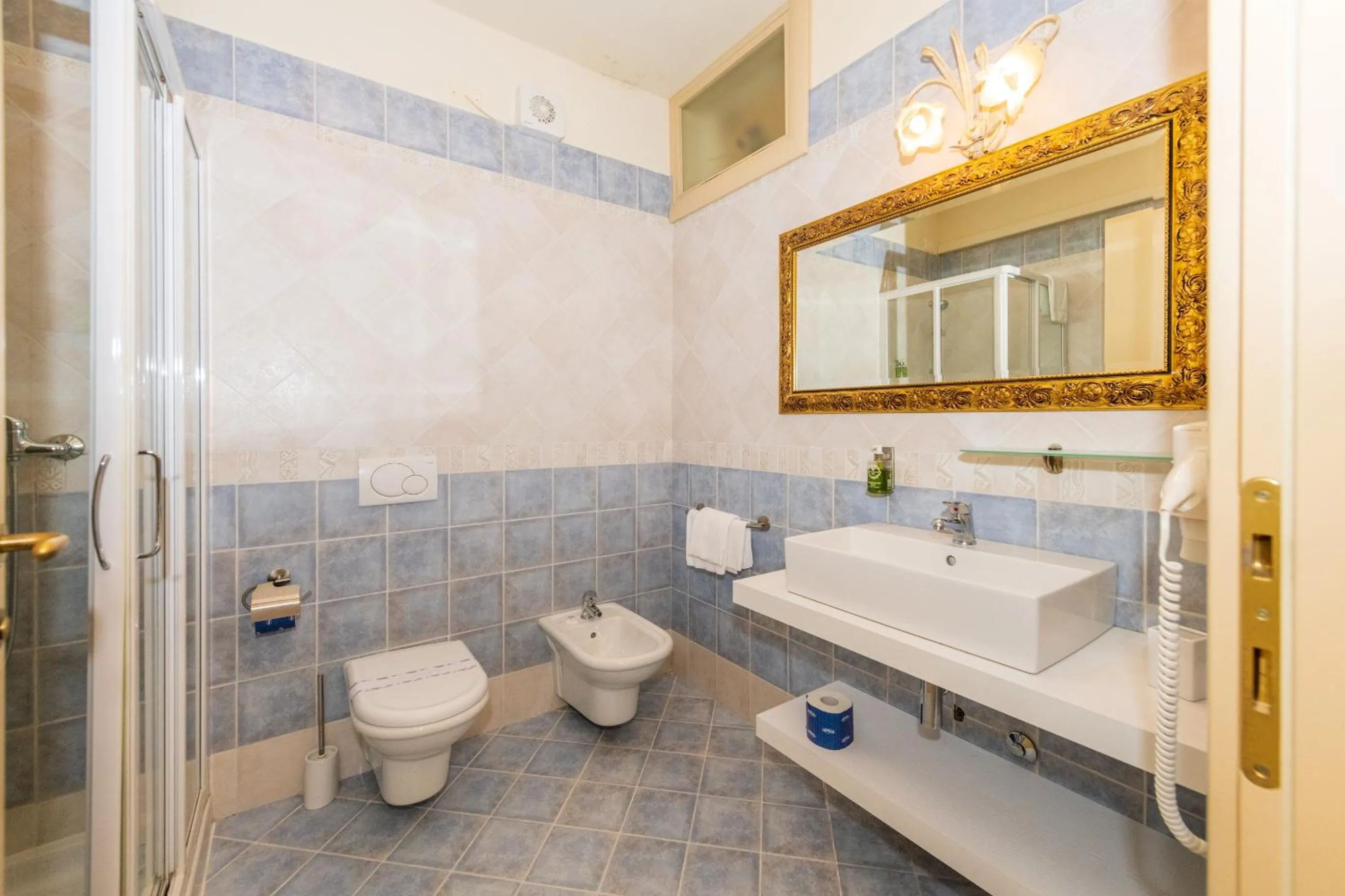 Toilet in Bertoletta Village Apartments